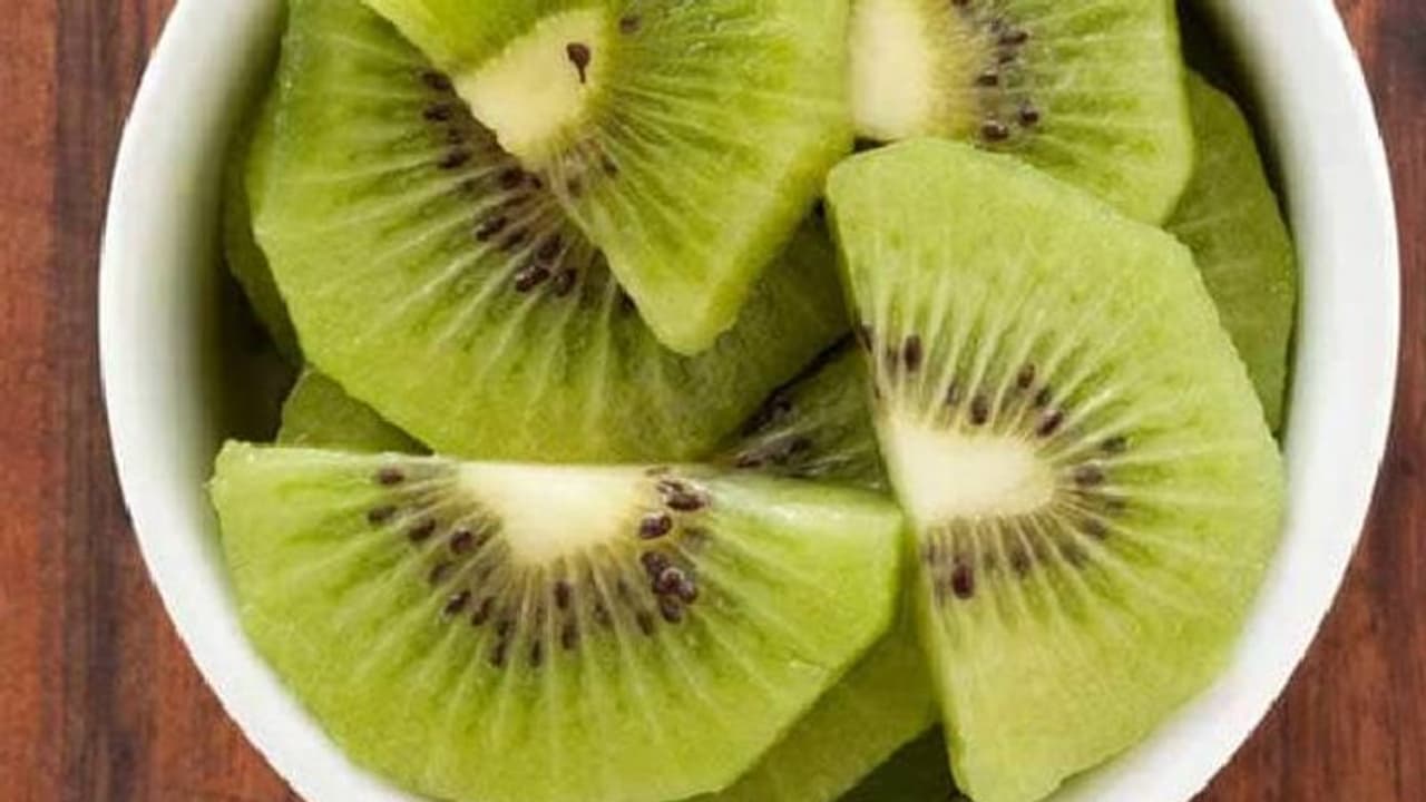 ഒരു കിവിയില് എത്ര കലോറി ഉണ്ടെന്ന് അറിയാമോ? ഒരു കിവിയില് എത്ര കലോറി ഉണ്ടെന്ന് അറിയാമോ?