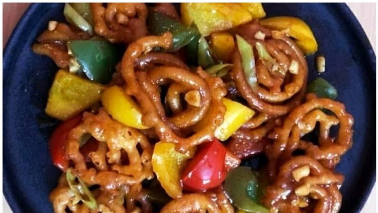 ഇതാണ് ചില്ലി ജിലേബി, വെെറലായി ചിത്രം; ഇത് ക്രൂരതയെന്ന് സോഷ്യല് മീഡിയ ഇതാണ് ചില്ലി ജിലേബി, വെെറലായി ചിത്രം; ഇത് ക്രൂരതയെന്ന് സോഷ്യല് മീഡിയ