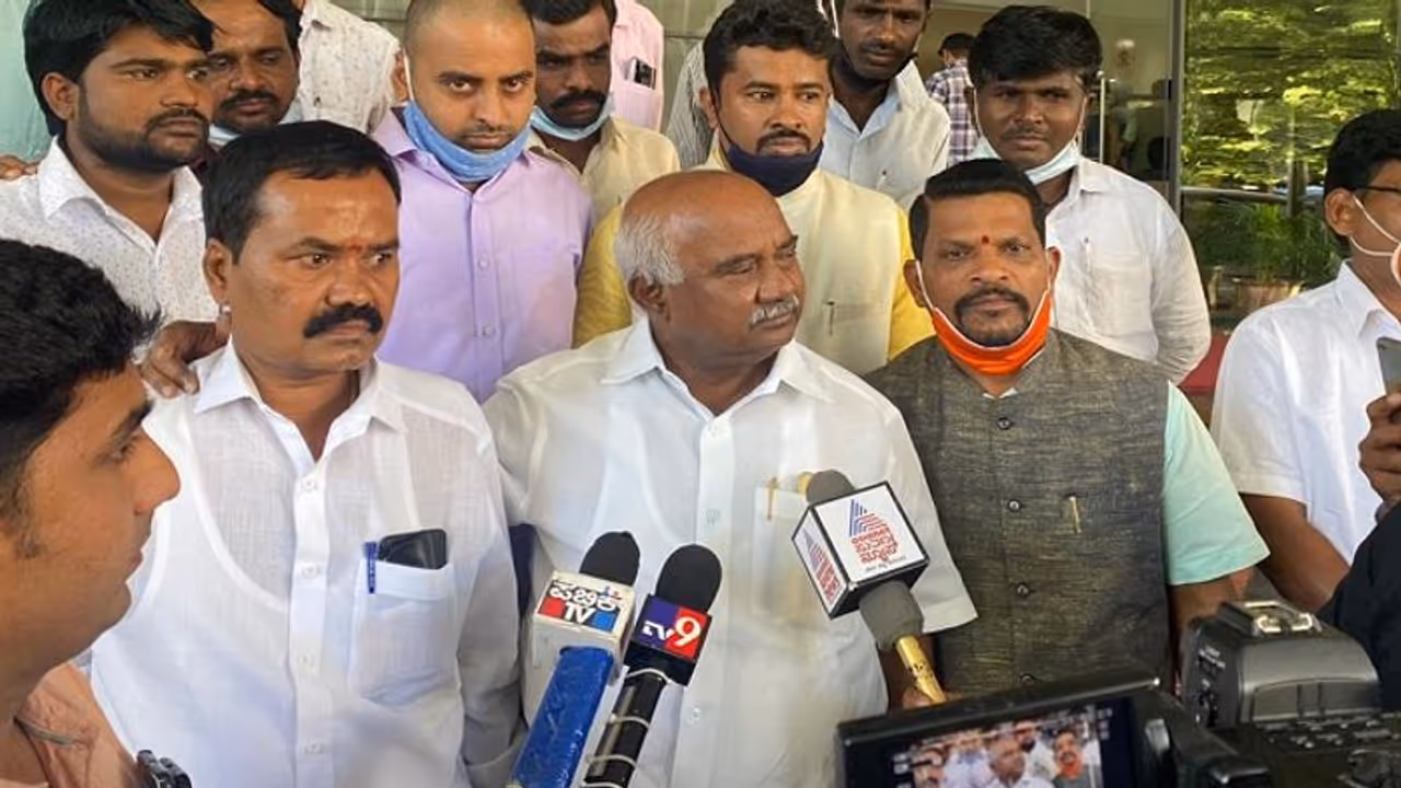 ಸಿದ್ದರಾಮಯ್ಯ And ಟೀಮ್ ವಿರುದ್ಧ ವಿಶ್ವನಾಥ್ ಕೆಂಡಾಮಂಡಲ...! ಸಿದ್ದರಾಮಯ್ಯ And ಟೀಮ್ ವಿರುದ್ಧ ವಿಶ್ವನಾಥ್ ಕೆಂಡಾಮಂಡಲ...!