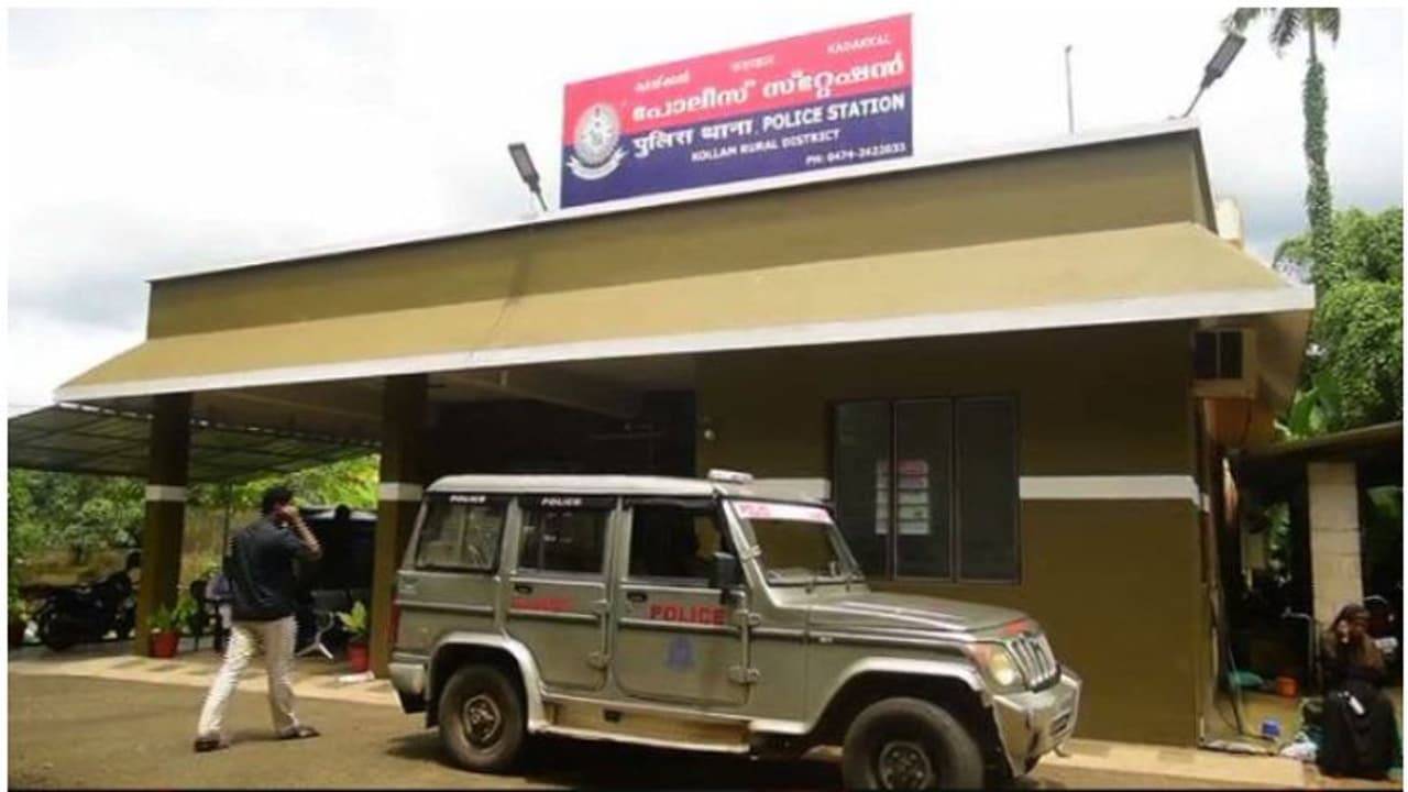 ഭിന്നശേഷിക്കാരിയായ പതിനഞ്ചുകാരിയെ അമ്പത്തിയേഴുകാരന് പീഡിപ്പിച്ചു; കേസെടുത്തതോടെ പ്രതി മുങ്ങി ഭിന്നശേഷിക്കാരിയായ പതിനഞ്ചുകാരിയെ അമ്പത്തിയേഴുകാരന് പീഡിപ്പിച്ചു; കേസെടുത്തതോടെ പ്രതി മുങ്ങി