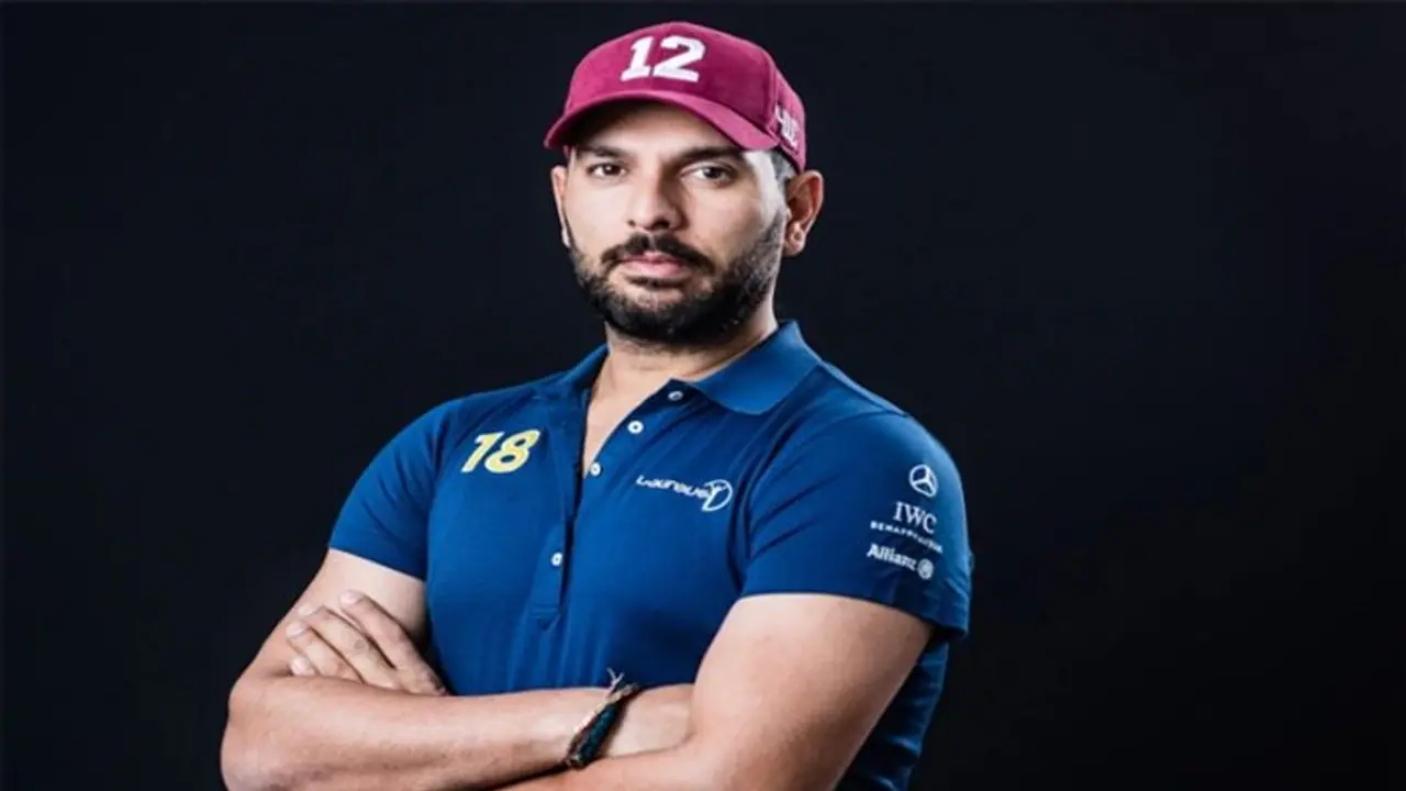 ఇద్దరు లెజెండరీ సింగర్ల పాటకు స్టెప్పులేస్తున్నా.. యువీ ఫన్నీ ట్వీట్.. వీడియో వైరల్ ఇద్దరు లెజెండరీ సింగర్ల పాటకు స్టెప్పులేస్తున్నా.. యువీ ఫన్నీ ట్వీట్.. వీడియో వైరల్