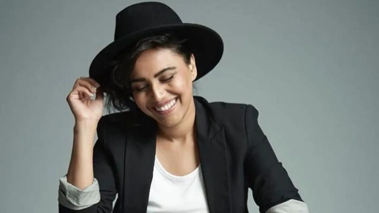 হস্তমৈথুনের দৃশ্যই শুধু মনে রেখেছে, ট্রোলারদের এক হাত নিলেন স্বরা