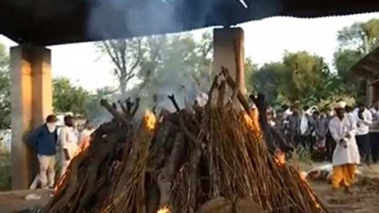 ಒಂದೇ ದಿನ 4,529 ಬಲಿ: ಭಾರತದಲ್ಲಿ ವಿಶ್ವದಾಖಲೆ! ಒಂದೇ ದಿನ 4,529 ಬಲಿ: ಭಾರತದಲ್ಲಿ ವಿಶ್ವದಾಖಲೆ!