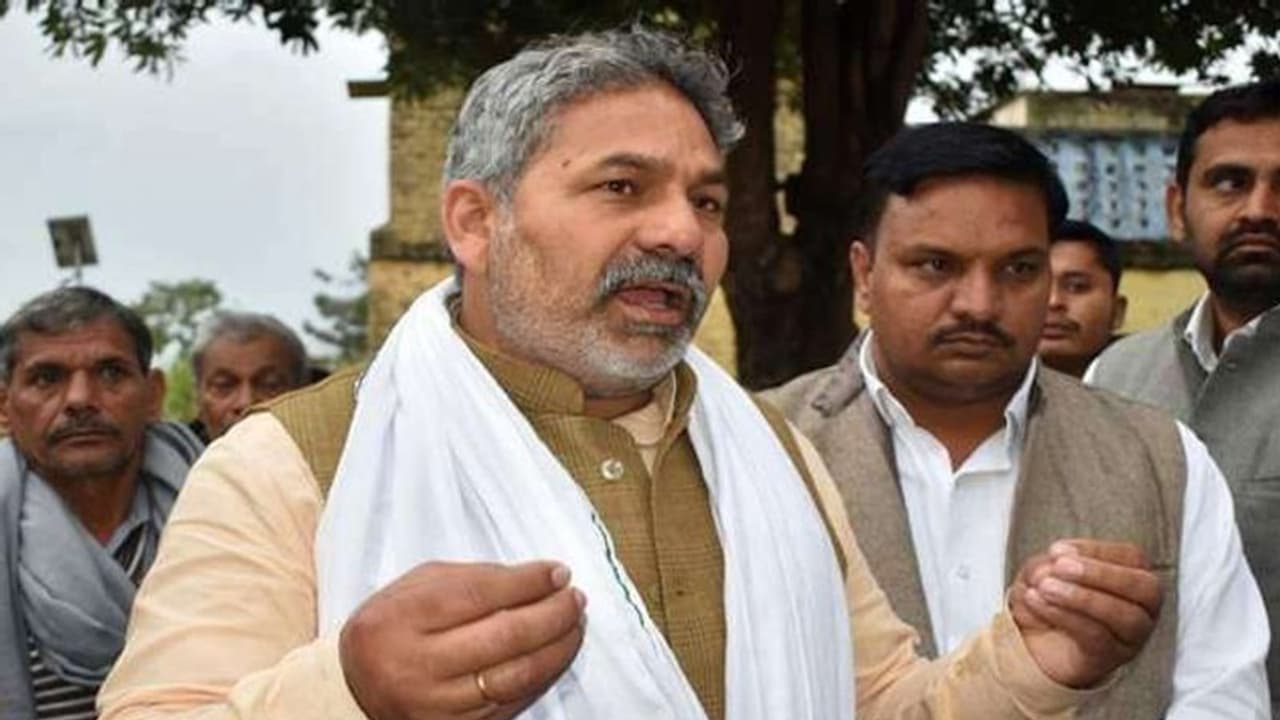 6 महीने पहले कृषि कानूनों को किसानों के हित में बताने वाले राकेश टिकैत अब उन्हीं के विरोध में हैं सड़कों पर 6 महीने पहले कृषि कानूनों को किसानों के हित में बताने वाले राकेश टिकैत अब उन्हीं के विरोध में हैं सड़कों पर