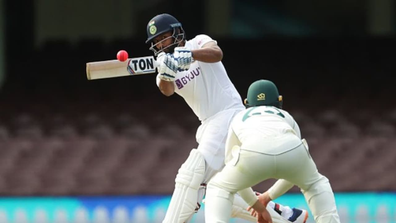 ഓസീസിനെ വെള്ളംകുടിപ്പിച്ച് ഇന്ത്യന് ബാറ്റ്സ്മാന്മാര്; മൂന്ന് ഫിഫ്റ്റി, ലീഡ് 300 കടന്നു ഓസീസിനെ വെള്ളംകുടിപ്പിച്ച് ഇന്ത്യന് ബാറ്റ്സ്മാന്മാര്; മൂന്ന് ഫിഫ്റ്റി, ലീഡ് 300 കടന്നു