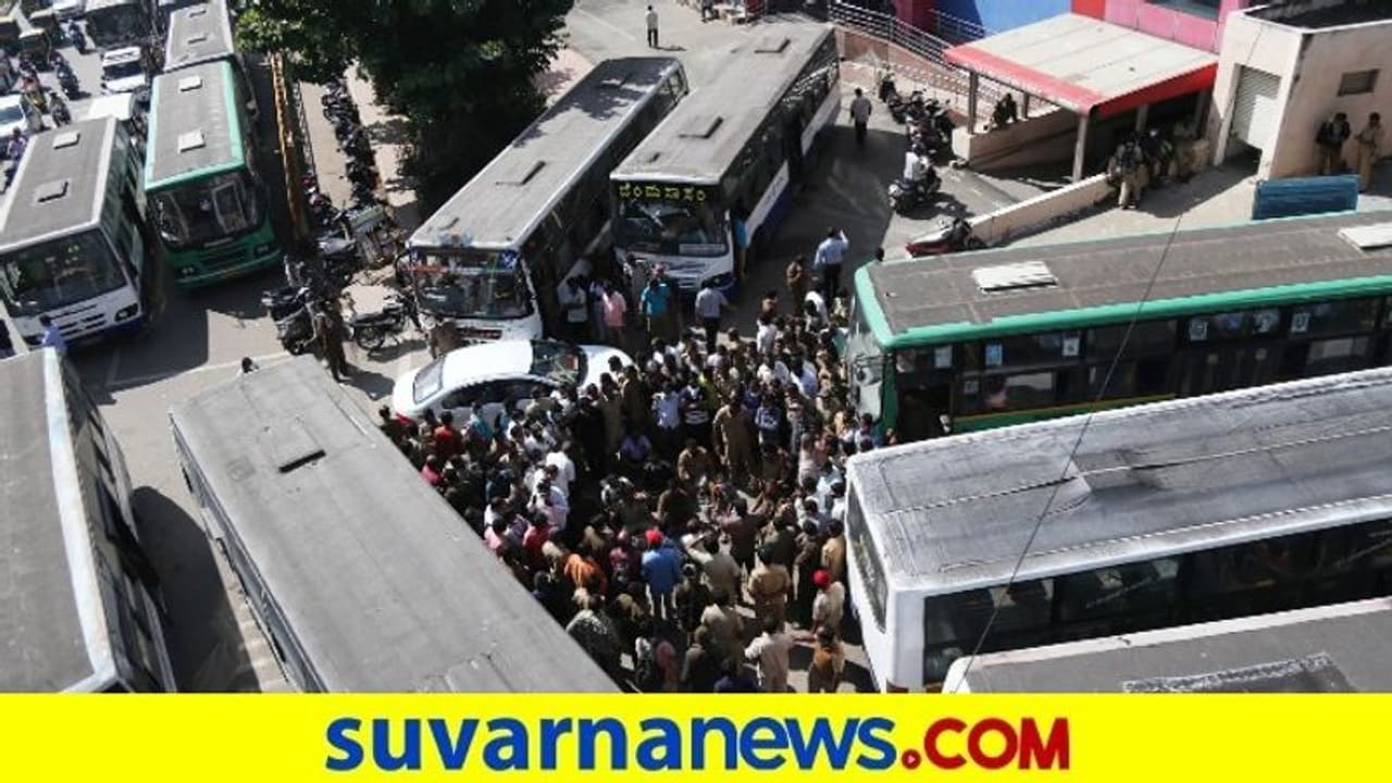 ಬಸ್ ಸಿಗದೆ ಹಬ್ಬಕ್ಕೆ ಊರಿಗೆ ಹೊರಟವರು ಕಂಗಾಲು : ನಿಲ್ದಾಣಗಳಲ್ಲಿ ಫುಲ್ ಜಾಮ್ ಬಸ್ ಸಿಗದೆ ಹಬ್ಬಕ್ಕೆ ಊರಿಗೆ ಹೊರಟವರು ಕಂಗಾಲು : ನಿಲ್ದಾಣಗಳಲ್ಲಿ ಫುಲ್ ಜಾಮ್