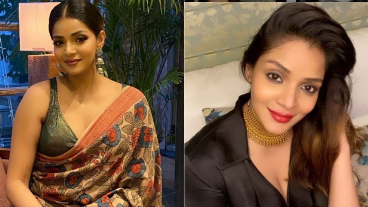 লো নেক লাইনে বেরিয়ে সুডৌল স্তন, 'Nice Shape N Size' বলে কটাক্ষ নেটিজেনদের লো নেক লাইনে বেরিয়ে সুডৌল স্তন, 'Nice Shape N Size' বলে কটাক্ষ নেটিজেনদের