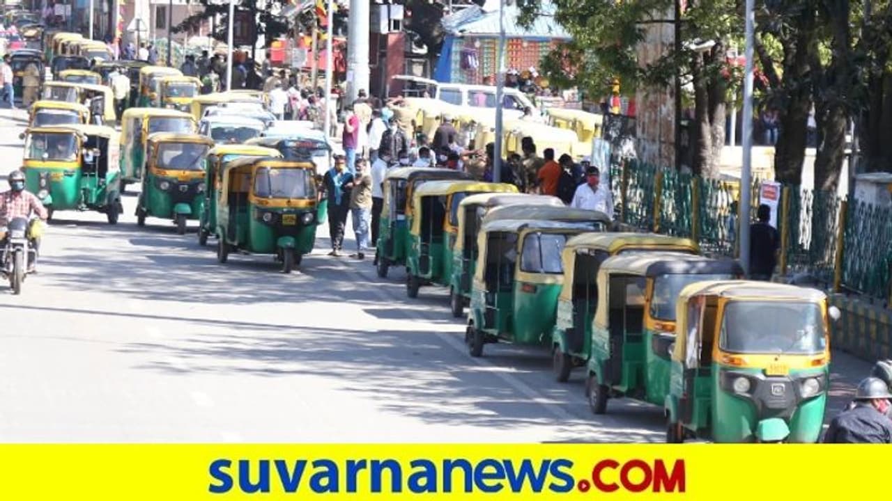 ಖಾಸಗಿ ಬಸ್, ಆಟೋಗಳಲ್ಲಿ ಡಬಲ್ ರೇಟ್ ಖಾಸಗಿ ಬಸ್, ಆಟೋಗಳಲ್ಲಿ ಡಬಲ್ ರೇಟ್