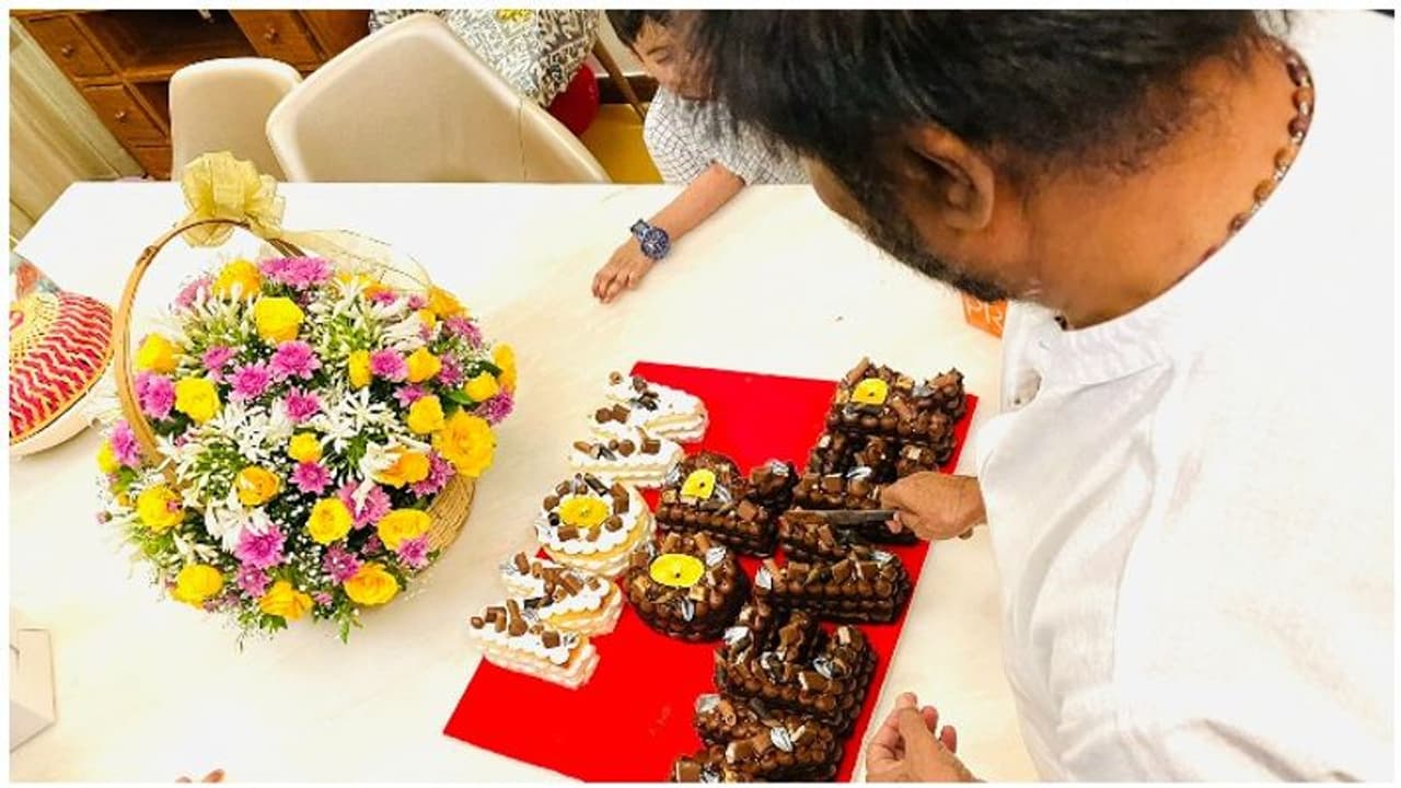 ’நவ் ஆர் நெவர்...’ தனது பிறந்த நாளை வித்தியாசமாக கொண்டாடிய ரஜினிகாந்த்..! ’நவ் ஆர் நெவர்...’ தனது பிறந்த நாளை வித்தியாசமாக கொண்டாடிய ரஜினிகாந்த்..!