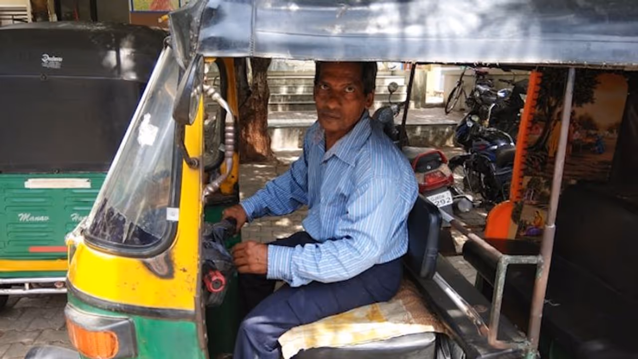 Man starts free auto ambulance after his wife suffers badly due to lack of good transportation Man starts free auto ambulance after his wife suffers badly due to lack of good transportation