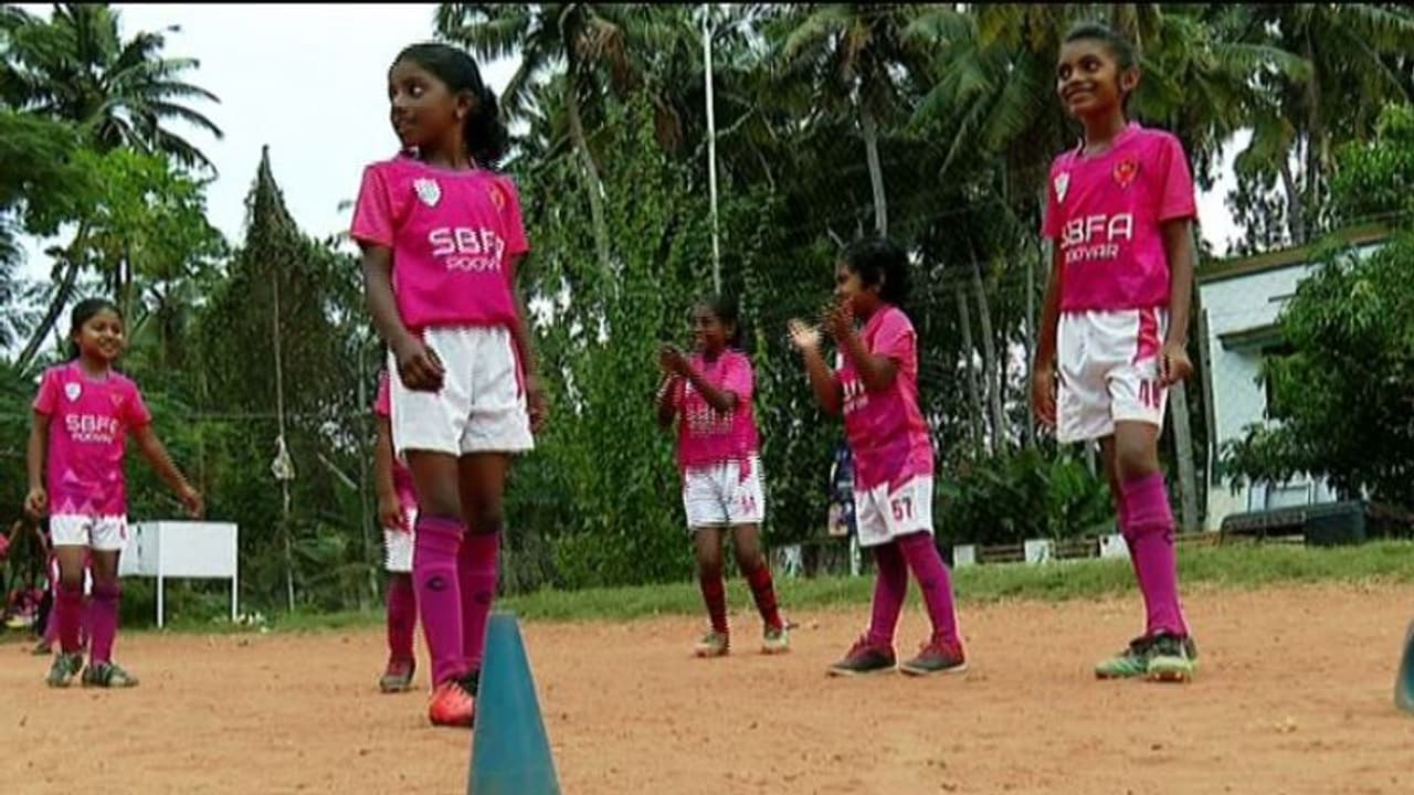 കാല്പ്പന്തിലെ പെണ്കരുത്ത്; ചരിത്രലക്ഷ്യം വച്ച് പൂവാറിലെ പെണ്കുട്ടികള് കാല്പ്പന്തിലെ പെണ്കരുത്ത്; ചരിത്രലക്ഷ്യം വച്ച് പൂവാറിലെ പെണ്കുട്ടികള്