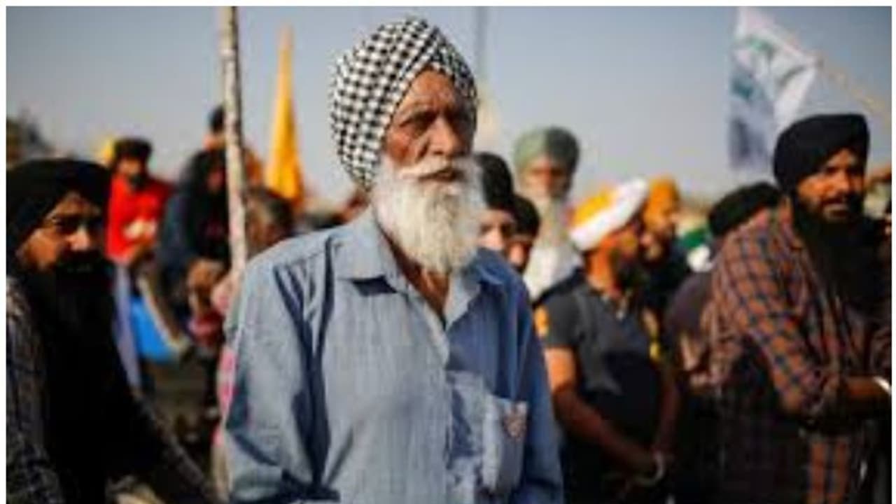 കർഷകസമരം: രണ്ടാംഘട്ട ദില്ലി ചലോ മാർച്ച് തുടങ്ങി; കനത്ത സുരക്ഷ ഒരുക്കി പൊലീസ്; അർധസൈനികരെയും വിന്യസിച്ചു കർഷകസമരം: രണ്ടാംഘട്ട ദില്ലി ചലോ മാർച്ച് തുടങ്ങി; കനത്ത സുരക്ഷ ഒരുക്കി പൊലീസ്; അർധസൈനികരെയും വിന്യസിച്ചു