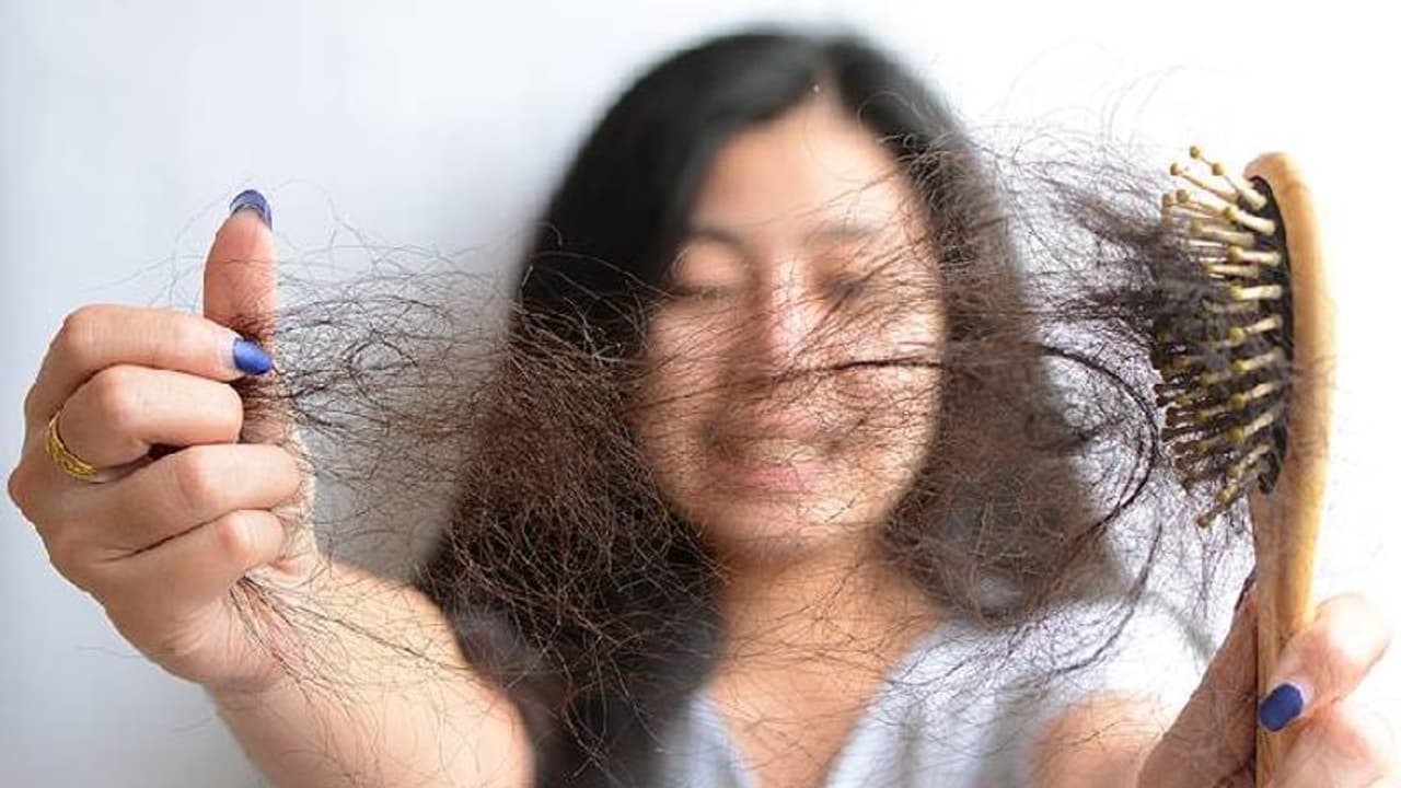 തലമുടി കൊഴിച്ചിൽ തടയാന്‍ പരീക്ഷിക്കാം ഈ ഏഴ് ഹെയർ മാസ്കുകൾ...