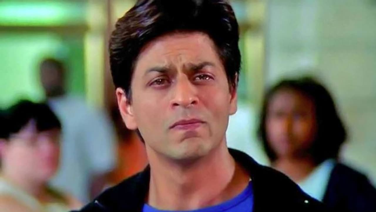 शाहरुख की एक्ट्रेस हुई कोरोना पॉजिटिव, कभी रणबीर कपूर के साथ सरेआम सिगरेट पीती आई थी नजर शाहरुख की एक्ट्रेस हुई कोरोना पॉजिटिव, कभी रणबीर कपूर के साथ सरेआम सिगरेट पीती आई थी नजर