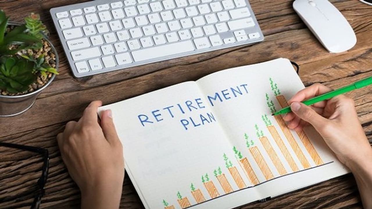 സര്വീസില് നിന്ന് വിരമിക്കാറായോ? മറക്കാതെ പൂര്ത്തിയാക്കണം ഈ കാര്യങ്ങള് സര്വീസില് നിന്ന് വിരമിക്കാറായോ? മറക്കാതെ പൂര്ത്തിയാക്കണം ഈ കാര്യങ്ങള്