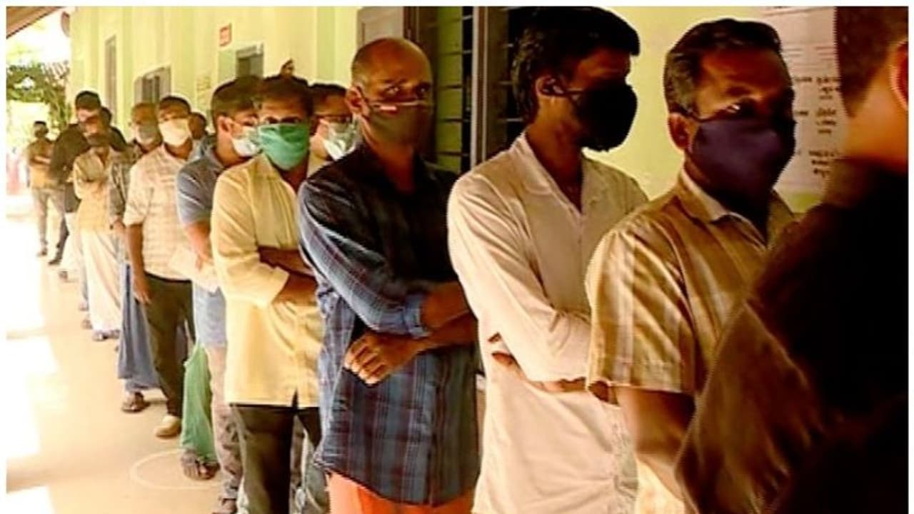 പതിവ് തെറ്റിക്കാതെ ആന്തൂര്; ഇടത് ശക്തി കേന്ദ്രത്തിൽ കനത്ത പോളിംഗ് പതിവ് തെറ്റിക്കാതെ ആന്തൂര്; ഇടത് ശക്തി കേന്ദ്രത്തിൽ കനത്ത പോളിംഗ്