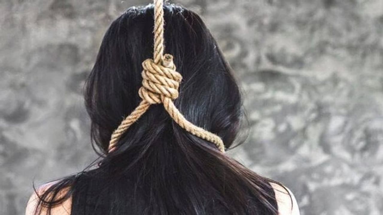 ಮೆಡಿಕಲ್ ವಿದ್ಯಾರ್ಥಿನಿ ಹಾಸ್ಟೆಲ್‌ನಲ್ಲಿ ನೇಣಿಗೆ ಶರಣು: ಕಾರಣ...?