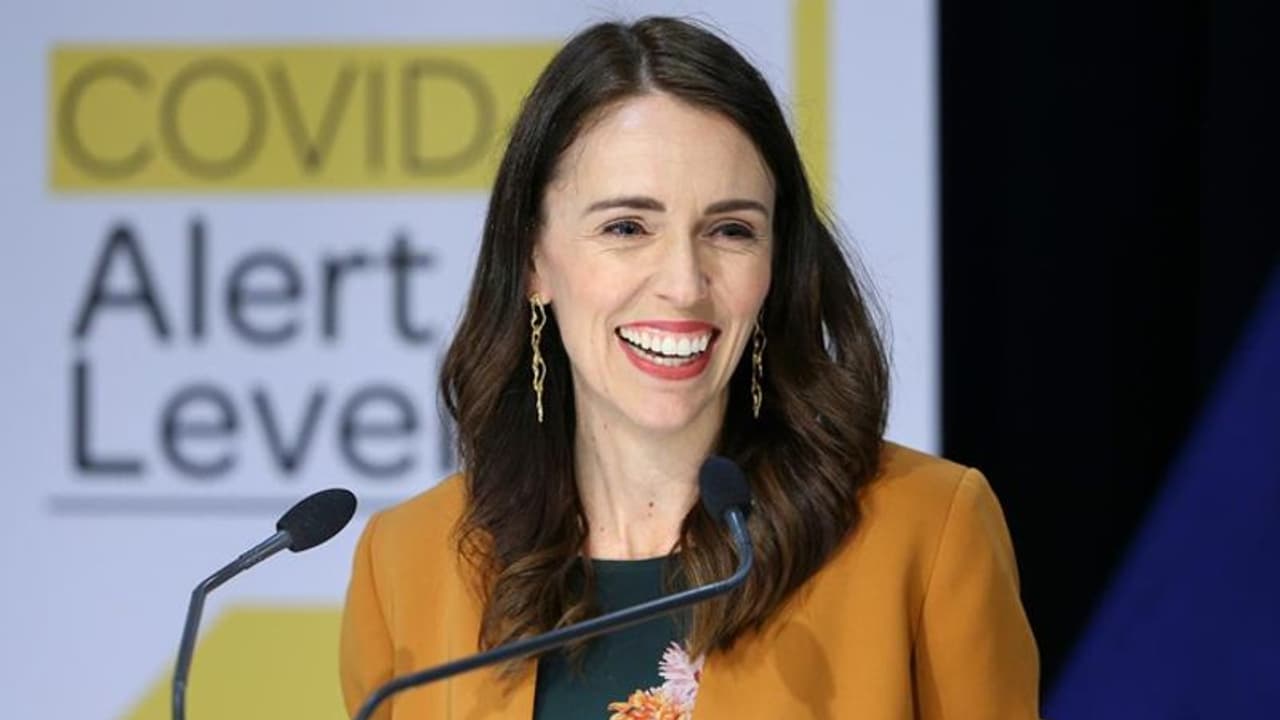 खुशी से नाचने लगीं इस देश की PM, जब पता चला देश से खत्म हो गया कोरोना, सोशल डिस्टेंसिंग की जरूरत नहीं खुशी से नाचने लगीं इस देश की PM, जब पता चला देश से खत्म हो गया कोरोना, सोशल डिस्टेंसिंग की जरूरत नहीं