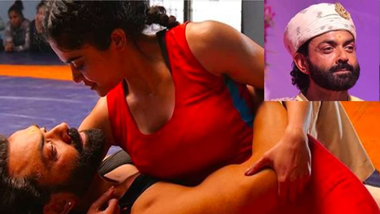 वेब सीरीज़ 'आश्रम' पर बवाल: बॉबी देओल और प्रकाश झा को जोधपुर कोर्ट ने भेजा नोटिस, जानें पूरा मामला वेब सीरीज़ 'आश्रम' पर बवाल: बॉबी देओल और प्रकाश झा को जोधपुर कोर्ट ने भेजा नोटिस, जानें पूरा मामला