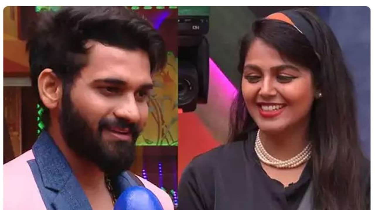 అఖిల్ కోసం హైదరాబాద్ లోనే మోనాల్...! అఖిల్ కోసం హైదరాబాద్ లోనే మోనాల్...!