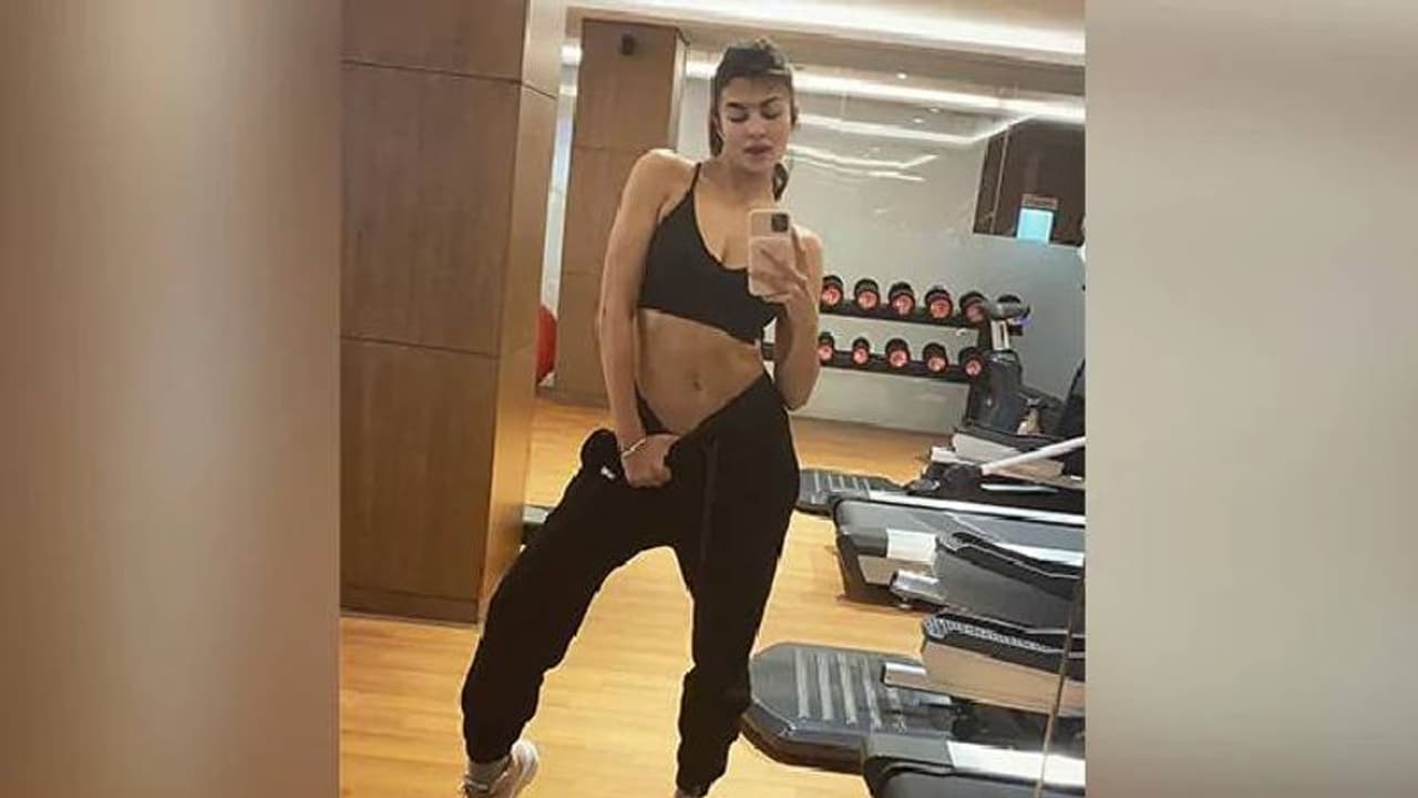 വര്‍ക്കൗട്ട് ചിത്രം പങ്കുവച്ച് ജാക്വിലിന്‍ ഫെര്‍ണാണ്ടസ്; പ്രതികരണവുമായി ആരാധകര്‍...