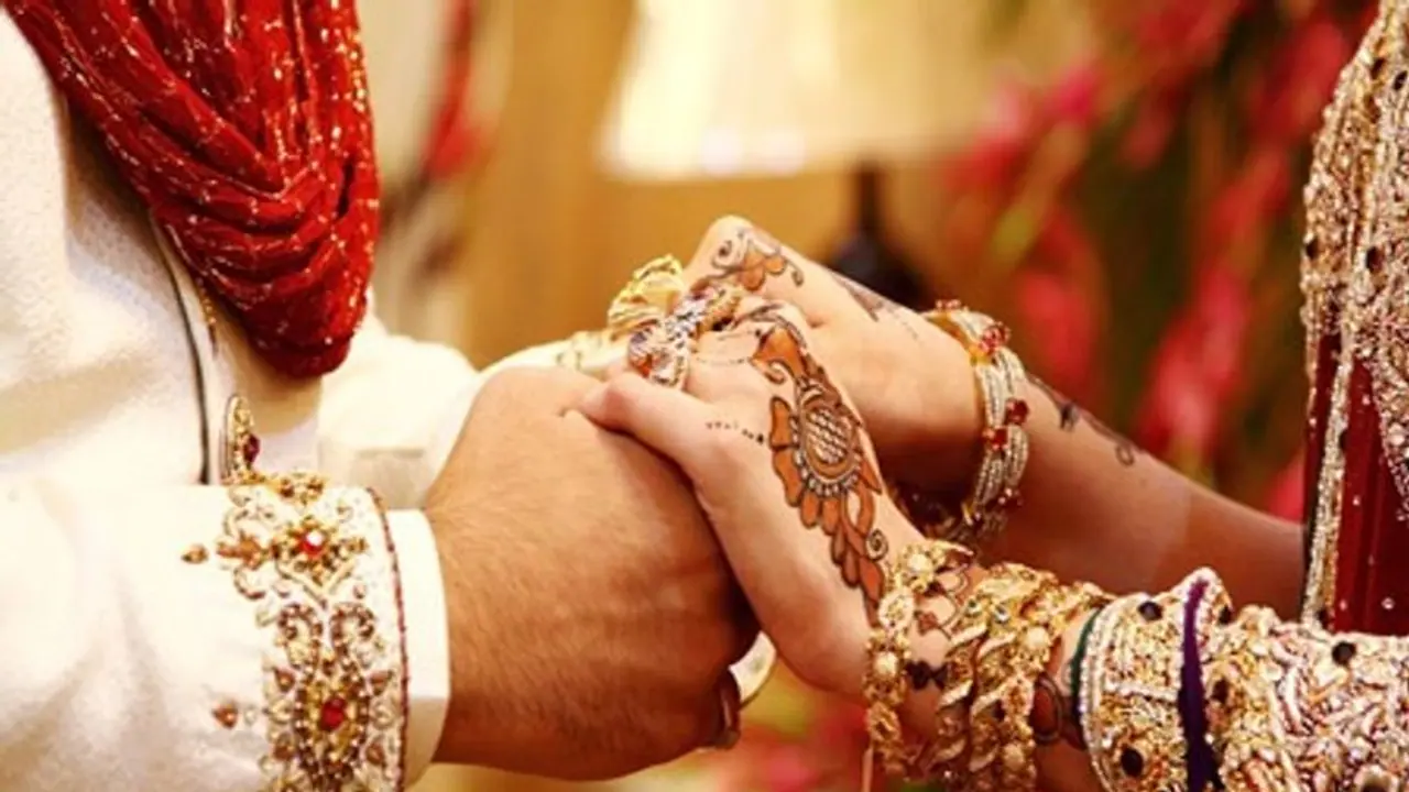 లవ్లీ గణేశ్.. 11 మంది మెడలో తాళి: ఒకరికి తెలియకుండా మరొకరితో..!! లవ్లీ గణేశ్.. 11 మంది మెడలో తాళి: ఒకరికి తెలియకుండా మరొకరితో..!!