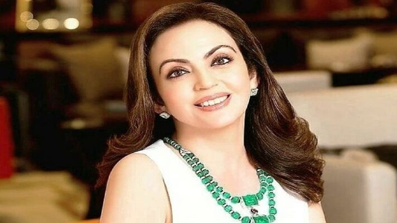 ಮುಕೇಶ್ ಅಂಬಾನಿ ಪತ್ನಿ ಬನಾರಸ್ ವಿವಿಗೆ ಅತಿಥಿ ಉಪನ್ಯಾಸಕಿ: ಆಕ್ಷೇಪ ಮುಕೇಶ್ ಅಂಬಾನಿ ಪತ್ನಿ ಬನಾರಸ್ ವಿವಿಗೆ ಅತಿಥಿ ಉಪನ್ಯಾಸಕಿ: ಆಕ್ಷೇಪ