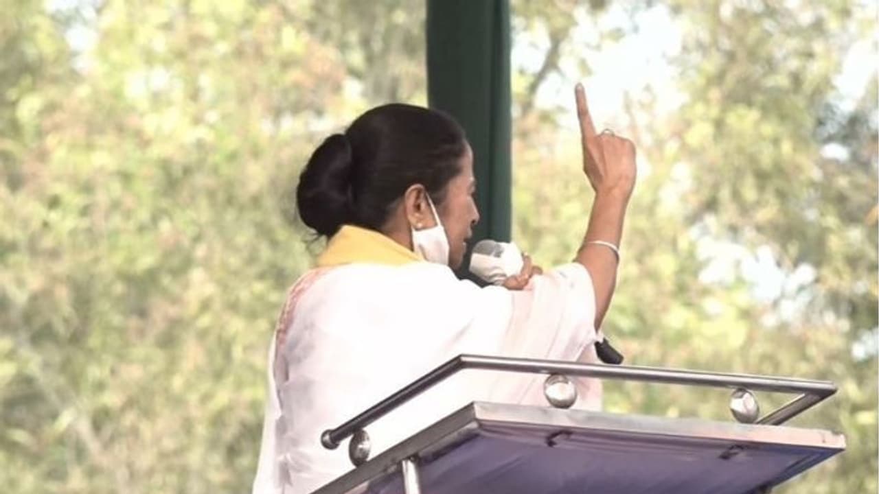 'কোনও নার্সিংহোম স্বাস্থ্যসাথী না দিলে, লাইসেন্স বাতিল করা হতে পারে', নদিয়া থেকে হুঁশিয়ারি মমতার