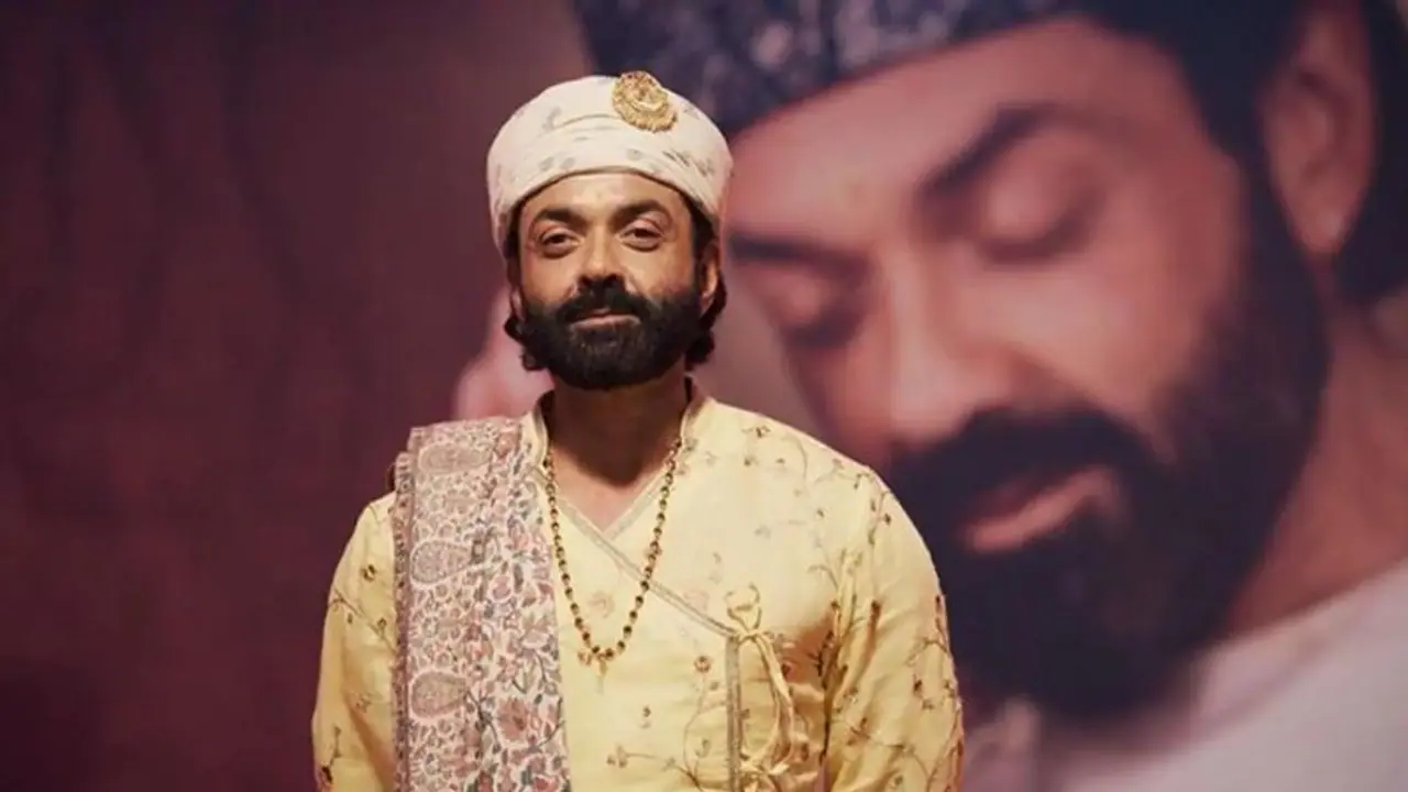 'आश्रम' के इन सीन्स की वजह से कानूनी पचड़े में फंसे बॉबी देओल और प्रकाश झा, हो रहा जमकर विरोध 'आश्रम' के इन सीन्स की वजह से कानूनी पचड़े में फंसे बॉबी देओल और प्रकाश झा, हो रहा जमकर विरोध