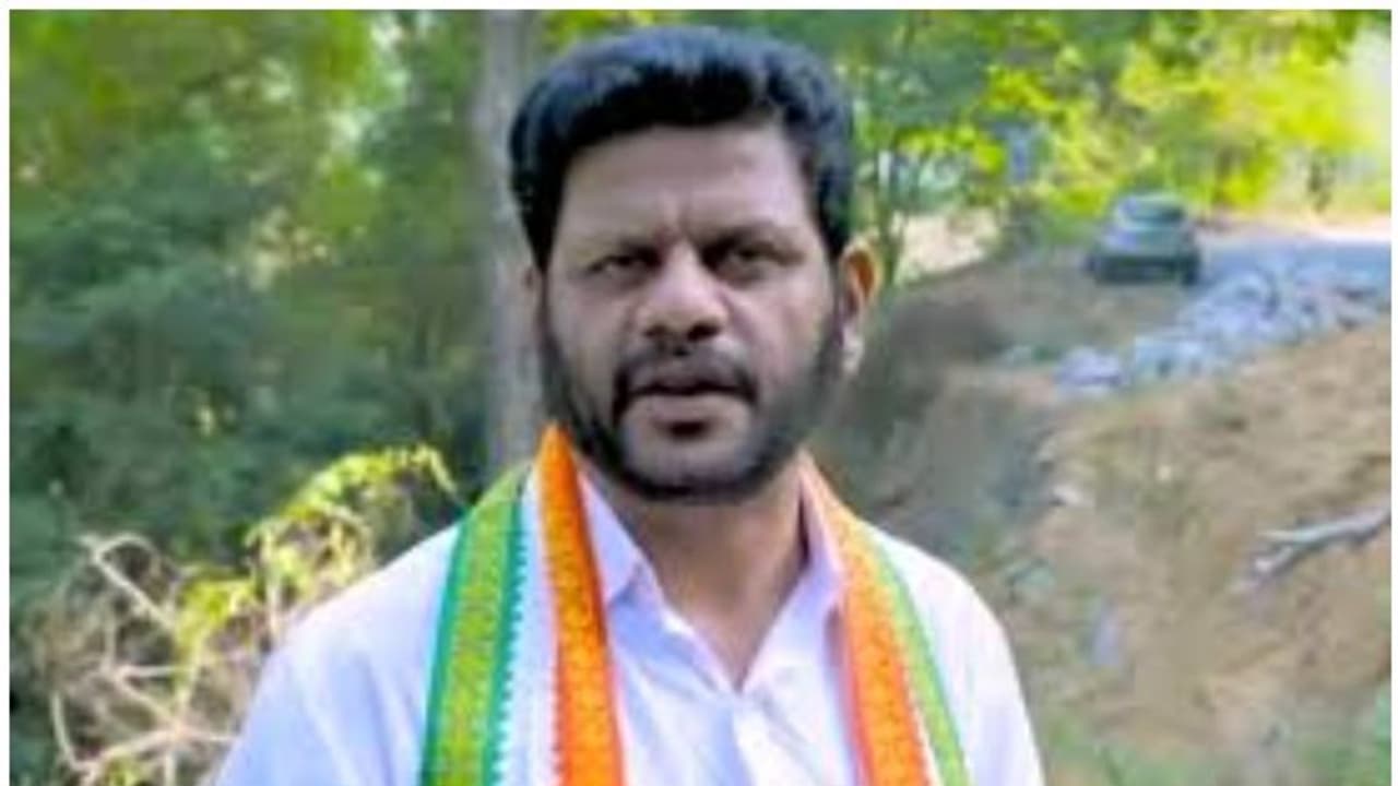 പാലക്കാട്ട് അധികാരവും പണവും ഒഴുക്കി ബിജെപി ഭരണം പിടിച്ചതാണെന്ന് കോൺഗ്രസ് പാലക്കാട്ട് അധികാരവും പണവും ഒഴുക്കി ബിജെപി ഭരണം പിടിച്ചതാണെന്ന് കോൺഗ്രസ്