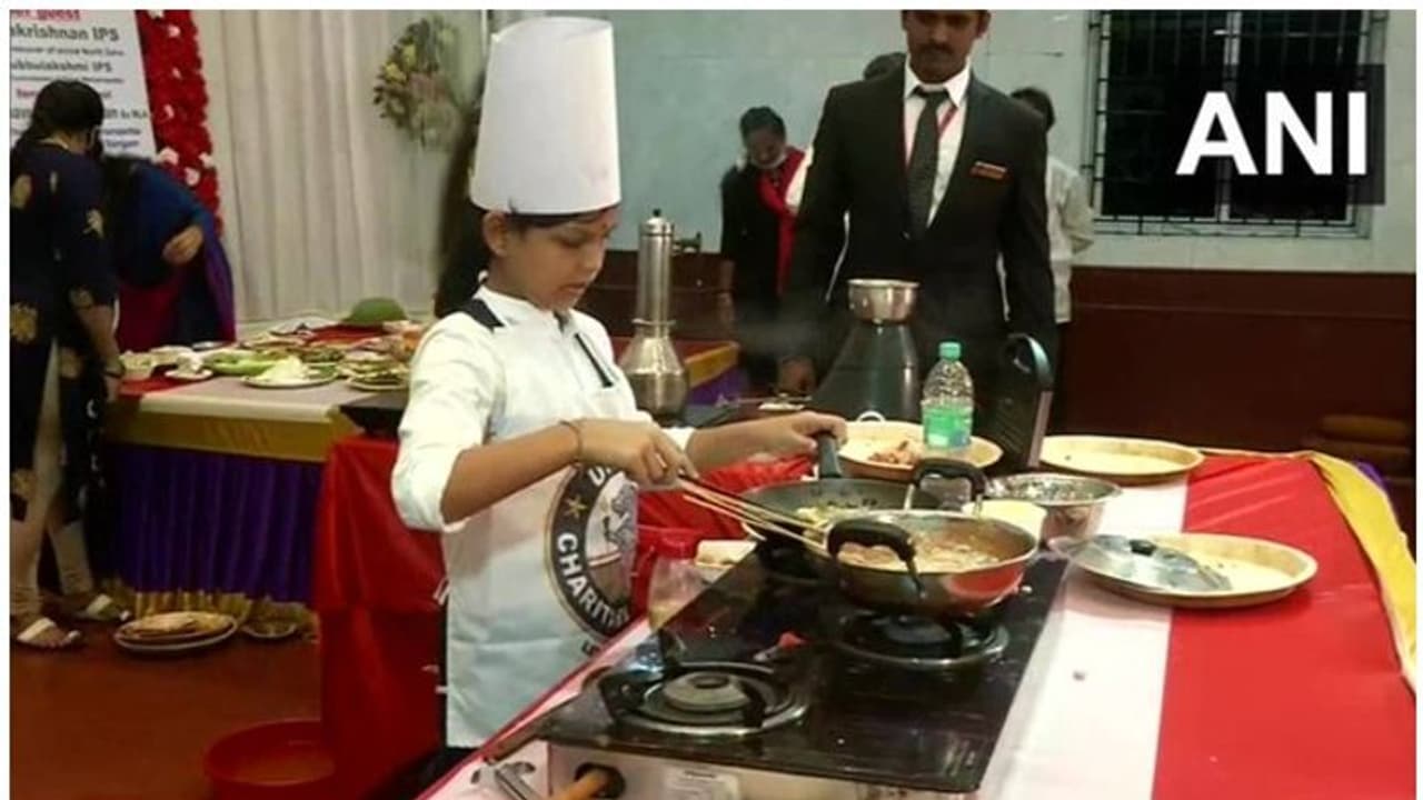 58 മിനിറ്റിനുള്ളിൽ ഈ മിടുക്കി തയ്യാറാക്കിയത് 46 വിഭവങ്ങൾ, ലോക റെക്കോര്ഡ് നേടി തമിഴ് പെണ്കുട്ടി 58 മിനിറ്റിനുള്ളിൽ ഈ മിടുക്കി തയ്യാറാക്കിയത് 46 വിഭവങ്ങൾ, ലോക റെക്കോര്ഡ് നേടി തമിഴ് പെണ്കുട്ടി