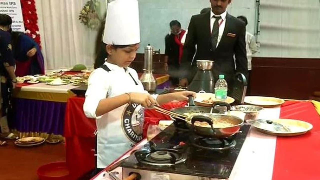 వంటల చిచ్చర పిడుగు.. 58 నిమిషాల్లో46 వంటకాలతో వరల్డ్ రికార్డ్ వంటల చిచ్చర పిడుగు.. 58 నిమిషాల్లో46 వంటకాలతో వరల్డ్ రికార్డ్