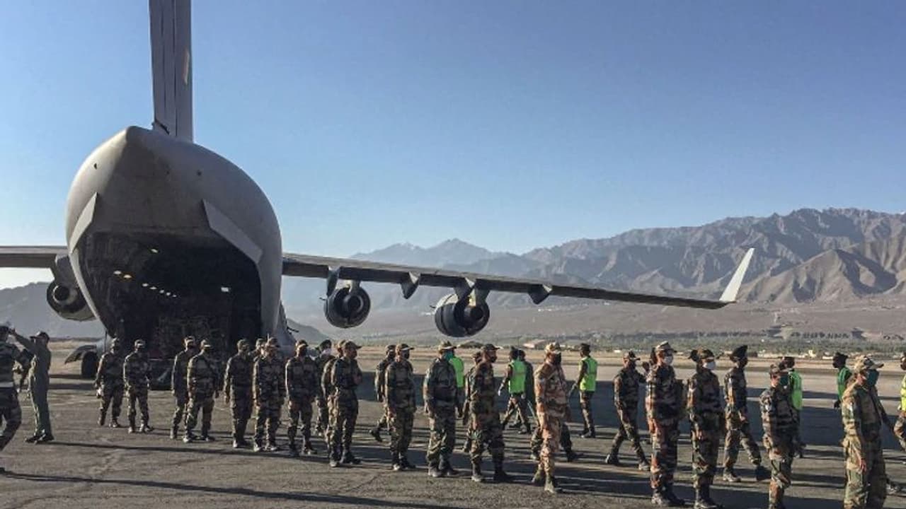 आसमान में और ताकतवर होगी भारतीय वायुसेना, दुश्मनों पर नजर रखने के लिए DRDO बना रहा 6 नई आंखें आसमान में और ताकतवर होगी भारतीय वायुसेना, दुश्मनों पर नजर रखने के लिए DRDO बना रहा 6 नई आंखें