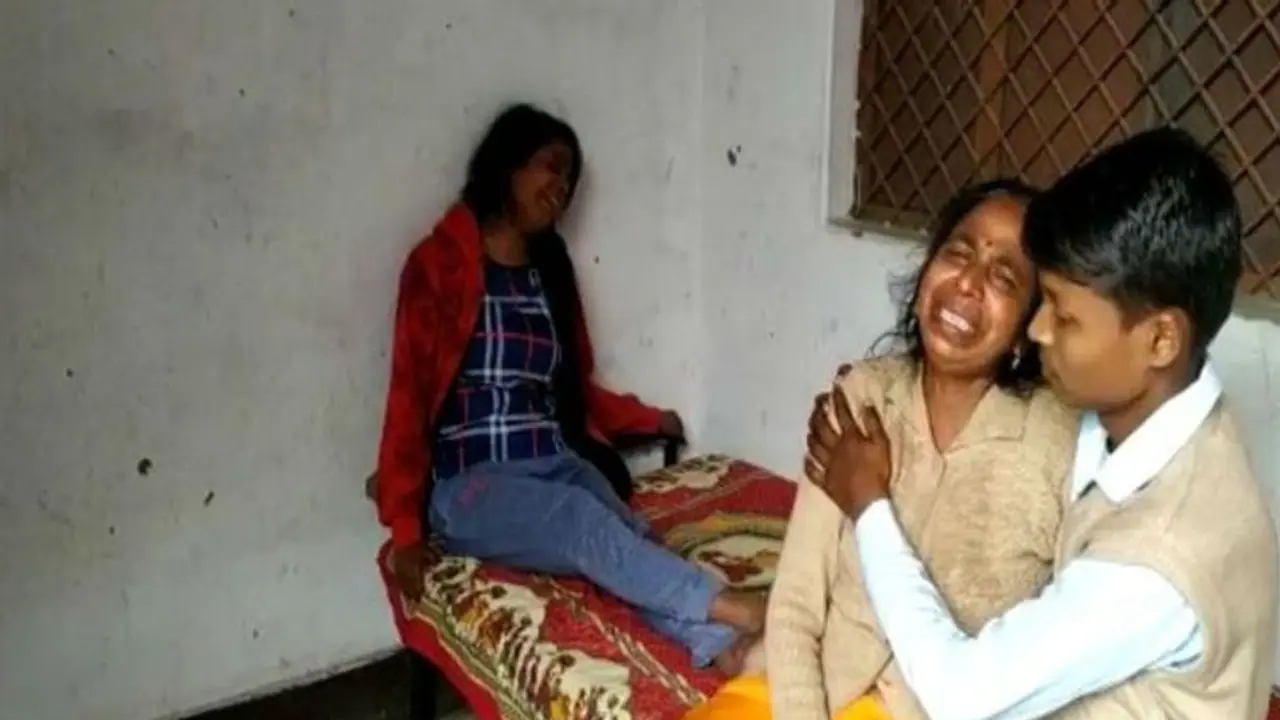 वकील के बेटे ने खुद को गोली मार ली,कमरे का नजारा देख चीख पड़े भाई बहन, फिर.. वकील के बेटे ने खुद को गोली मार ली,कमरे का नजारा देख चीख पड़े भाई बहन, फिर..