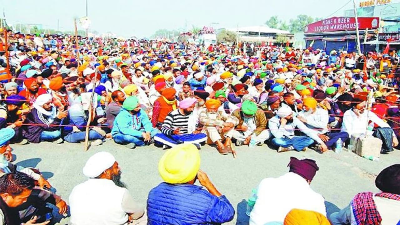 കര്ഷക പ്രക്ഷോഭം 24 ാം ദിവസത്തിൽ; സമരം കൂടുതൽ കടുപ്പിക്കാനുറച്ച് കർഷകർ, പിന്തുണയുമായി മുതിർന്ന ബിജെപി നേതാവും കര്ഷക പ്രക്ഷോഭം 24 ാം ദിവസത്തിൽ; സമരം കൂടുതൽ കടുപ്പിക്കാനുറച്ച് കർഷകർ, പിന്തുണയുമായി മുതിർന്ന ബിജെപി നേതാവും