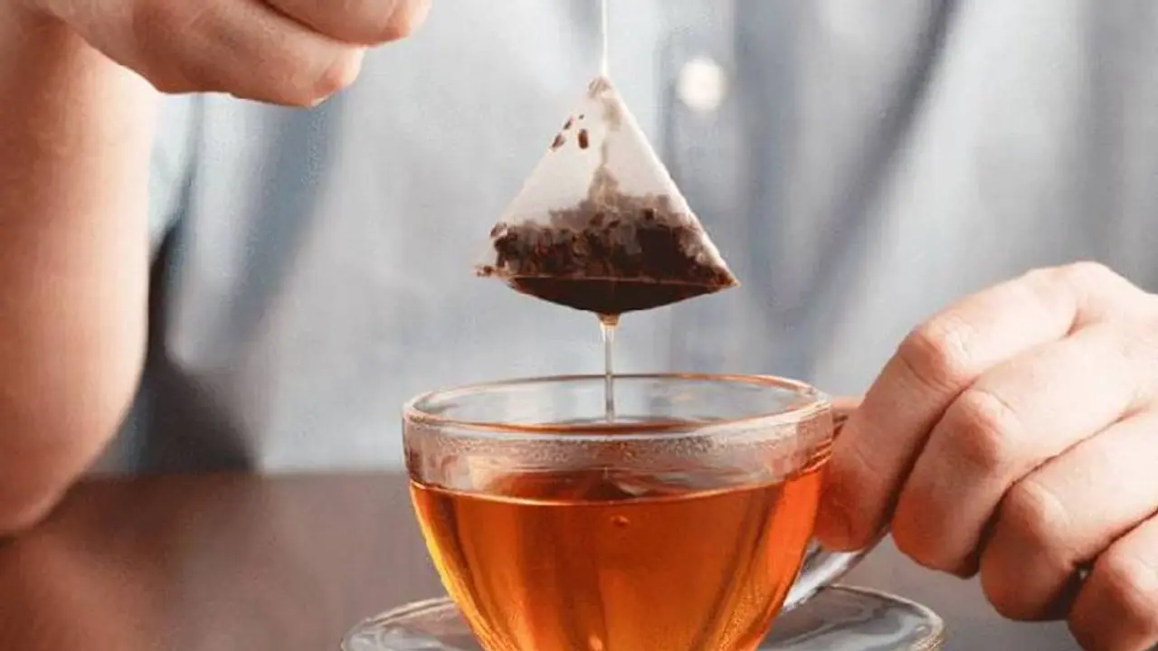 ഉപയോഗിച്ച ശേഷം ടീ ബാഗ് കളയല്ലേ; അറിയാം ഗുണങ്ങള്... ഉപയോഗിച്ച ശേഷം ടീ ബാഗ് കളയല്ലേ; അറിയാം ഗുണങ്ങള്...