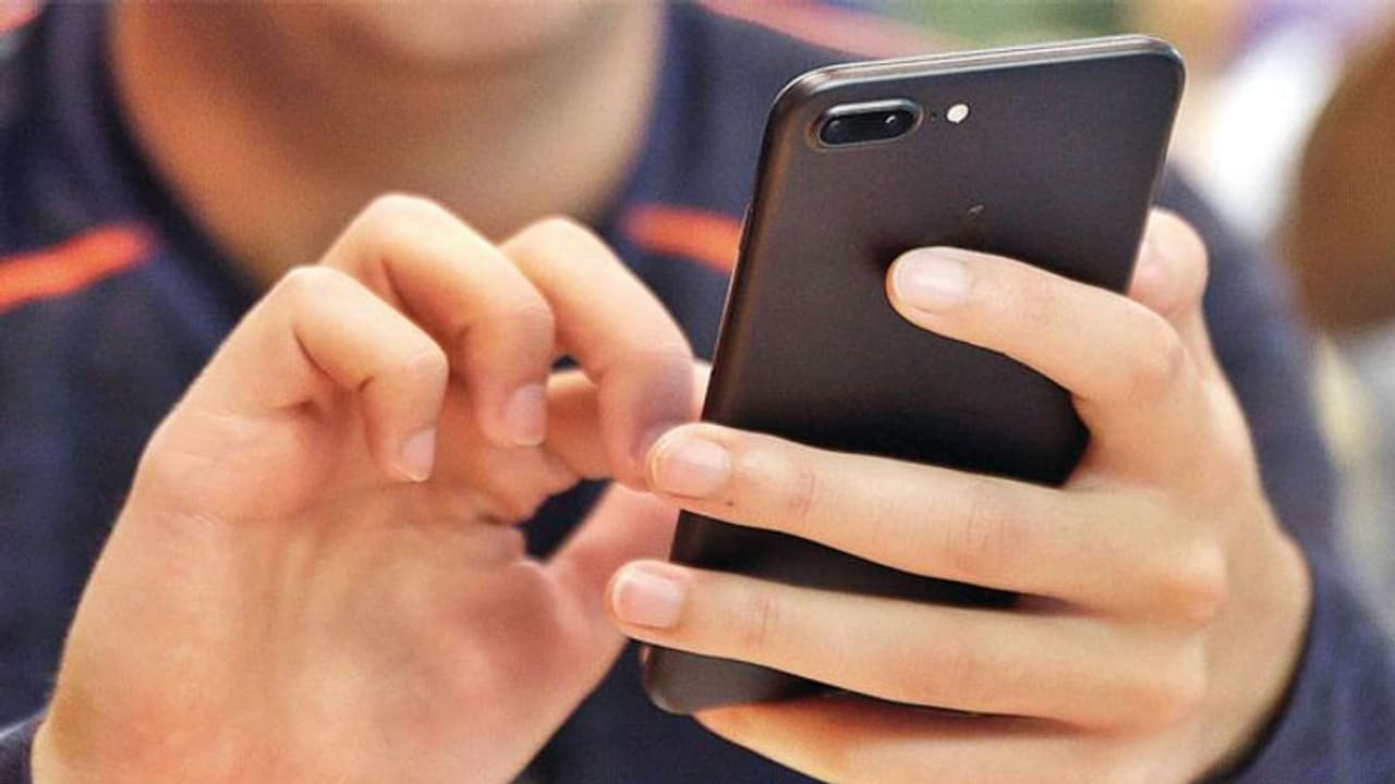 ബ്രോക്കര് ചാര്ജൊഴിവാക്കാൻ ഡേറ്റിംഗ് ആപ്പില് വീട് നോക്കി മലയാളി യുവാവ് ബ്രോക്കര് ചാര്ജൊഴിവാക്കാൻ ഡേറ്റിംഗ് ആപ്പില് വീട് നോക്കി മലയാളി യുവാവ്