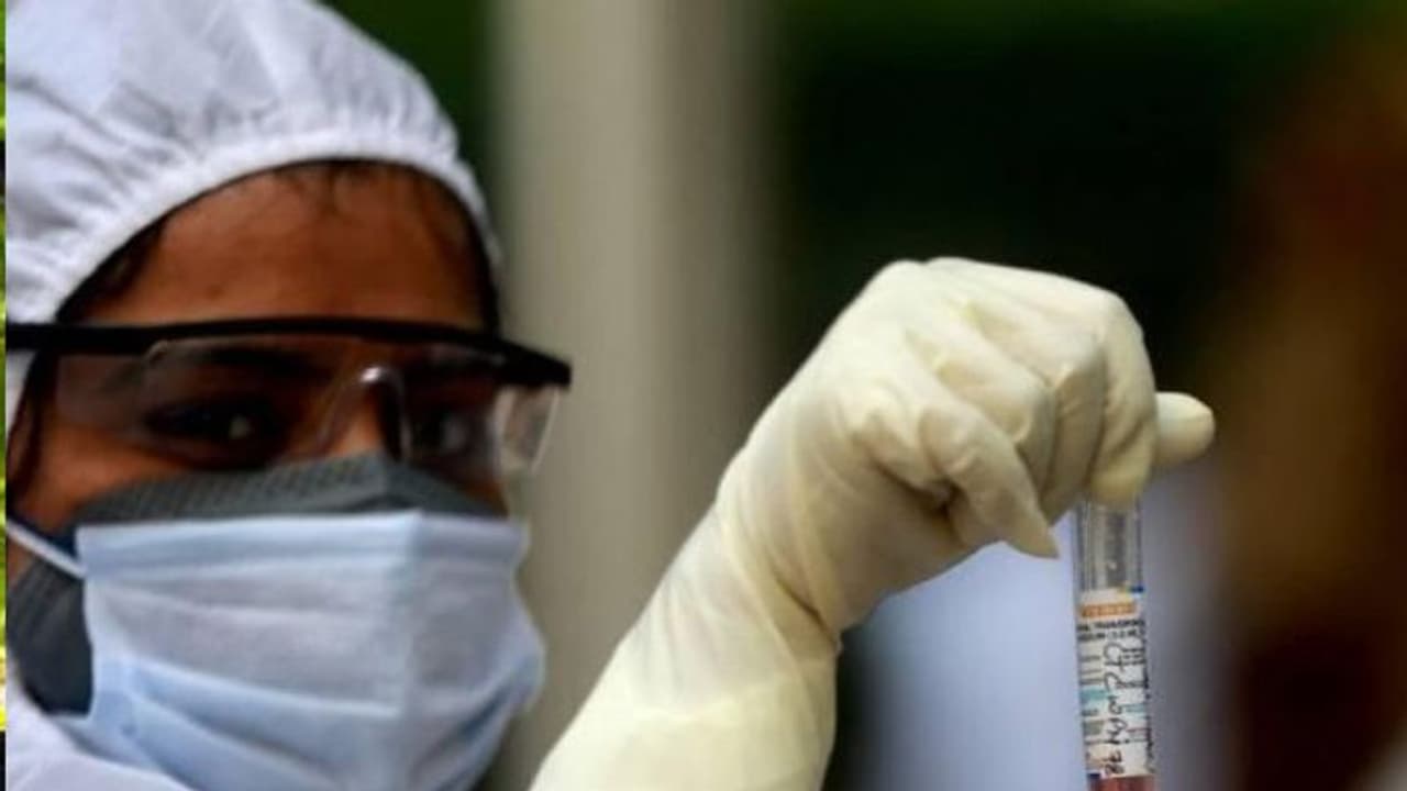 ಮನೆಗೇ ಬಂದು ಚಿಕಿತ್ಸೆ ನೀಡಿ: ವಿಐಪಿ ಕಲ್ಚರ್ ವಿರುದ್ಧ ಮೋದಿಗೆ ವೈದ್ಯರ ಪತ್ರ! ಮನೆಗೇ ಬಂದು ಚಿಕಿತ್ಸೆ ನೀಡಿ: ವಿಐಪಿ ಕಲ್ಚರ್ ವಿರುದ್ಧ ಮೋದಿಗೆ ವೈದ್ಯರ ಪತ್ರ!