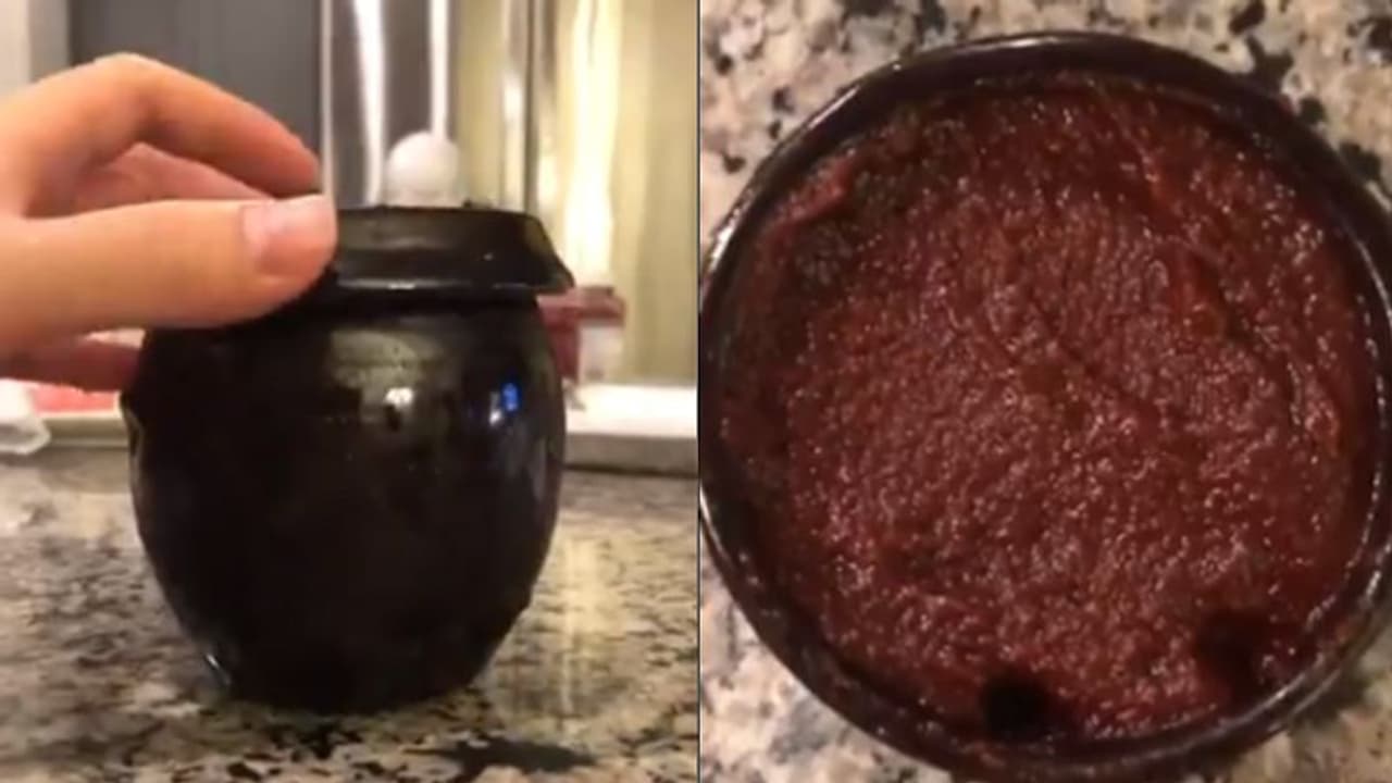 പത്ത് വർഷം മുമ്പ് മരിച്ച മുത്തശ്ശി തയ്യാറാക്കിയ കറി വീണ്ടും കഴിച്ച് മക്കളും പേരക്കുട്ടികളും; വൈറലായി വീഡിയോ പത്ത് വർഷം മുമ്പ് മരിച്ച മുത്തശ്ശി തയ്യാറാക്കിയ കറി വീണ്ടും കഴിച്ച് മക്കളും പേരക്കുട്ടികളും; വൈറലായി വീഡിയോ