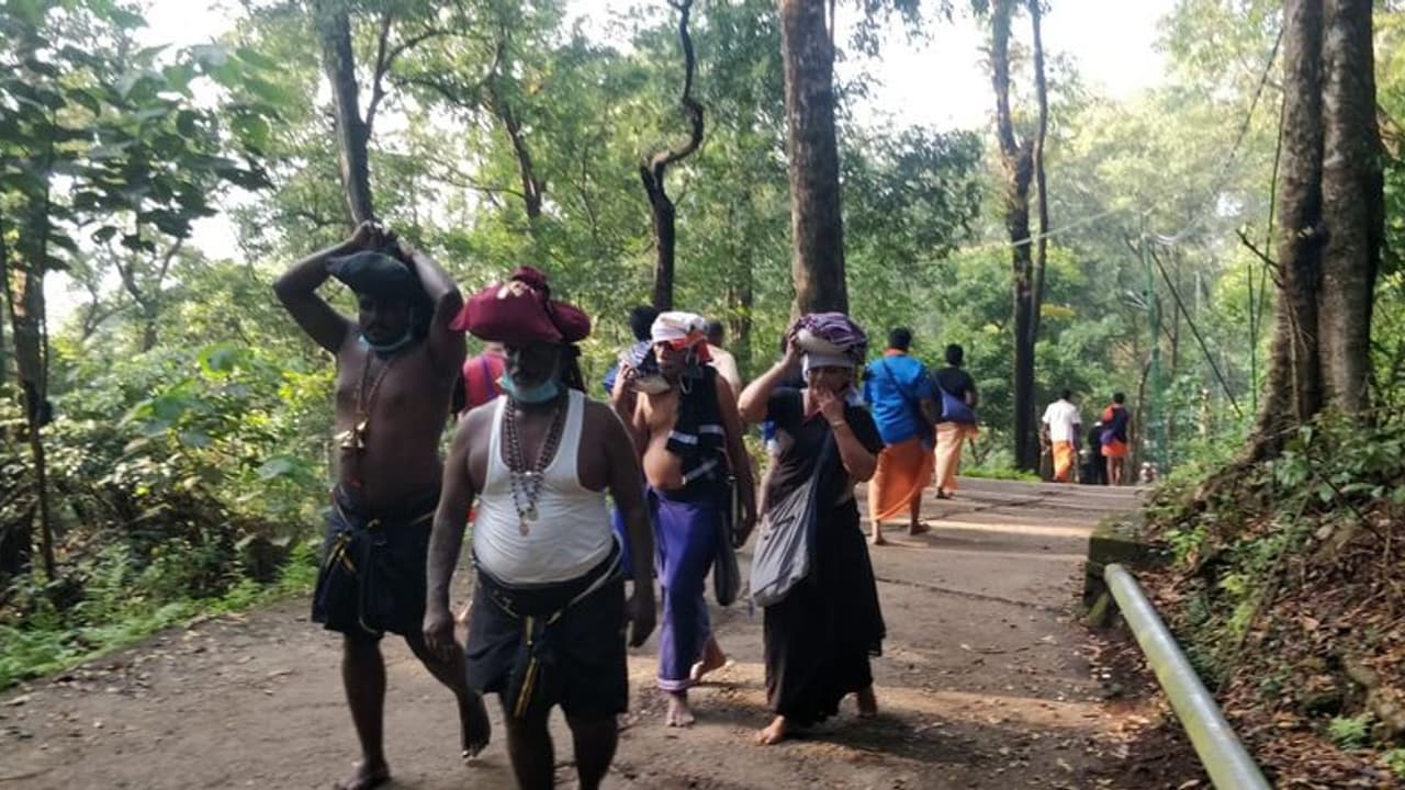 ശബരിമല ദർശനത്തിനെത്തിയ അയ്യപ്പ ഭക്തൻ അപ്പാച്ചിമേട്ടിൽ കുഴഞ്ഞുവീണു, ആശുപത്രിയിലെത്തും മുൻപ് മരിച്ചു