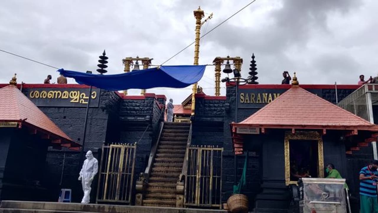 ശബരിമലയിലെ അഴിമതി: തിരുവിതാംകൂർ ദേവസ്വം ബോർഡ് മുൻ സെക്രട്ടറിയുടെ പെൻഷൻ തടഞ്ഞു ശബരിമലയിലെ അഴിമതി: തിരുവിതാംകൂർ ദേവസ്വം ബോർഡ് മുൻ സെക്രട്ടറിയുടെ പെൻഷൻ തടഞ്ഞു