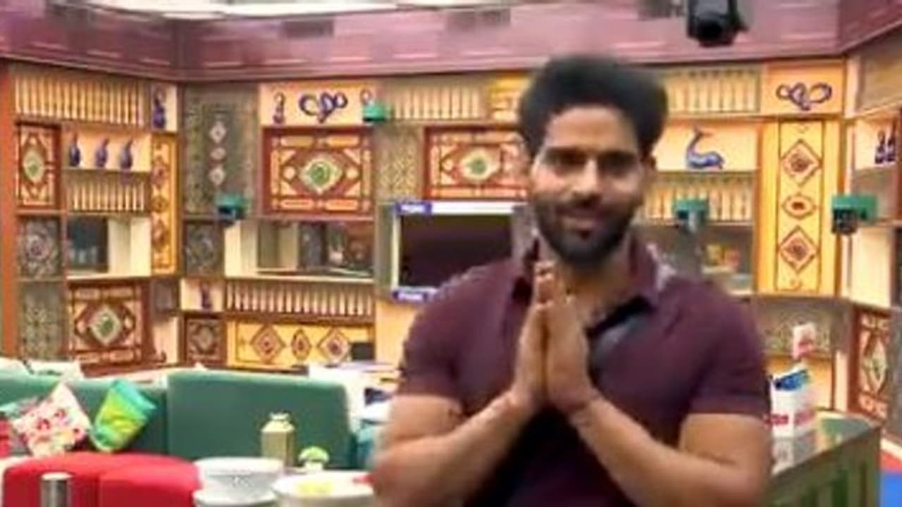 பாலாஜிக்குள் இப்படி ஒரு மனசும் இருக்கா..? திடீர் என மன்னிப்பு கேட்டு பிரமிக்க வைத்த வீடியோ..! பாலாஜிக்குள் இப்படி ஒரு மனசும் இருக்கா..? திடீர் என மன்னிப்பு கேட்டு பிரமிக்க வைத்த வீடியோ..!