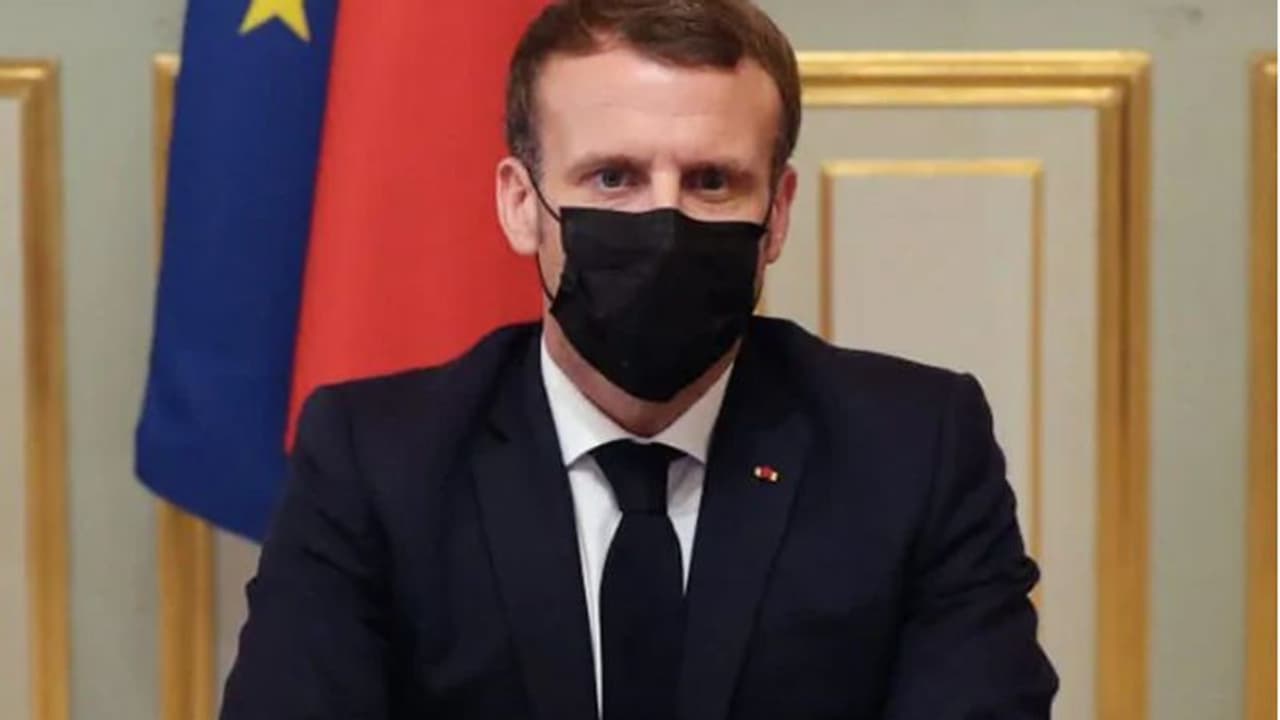 ఫ్రాన్స్ అధ్యక్షుడు మాక్రాన్ కు కరోనా: స్వీయ నిర్భంధంలోకి వెళ్లిన ప్రెసిడెంట్