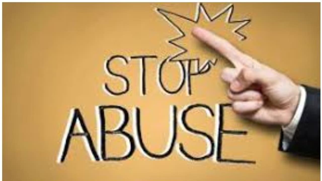 കൊച്ചിയിലെ ഷോപ്പിംഗ് മാളിൽ വച്ച് ദുരനുഭവം; ചെറുപ്പക്കാർ അപമാനിക്കാൻ ശ്രമിച്ചെന്ന് മലയാളത്തിലെ യുവനടി കൊച്ചിയിലെ ഷോപ്പിംഗ് മാളിൽ വച്ച് ദുരനുഭവം; ചെറുപ്പക്കാർ അപമാനിക്കാൻ ശ്രമിച്ചെന്ന് മലയാളത്തിലെ യുവനടി