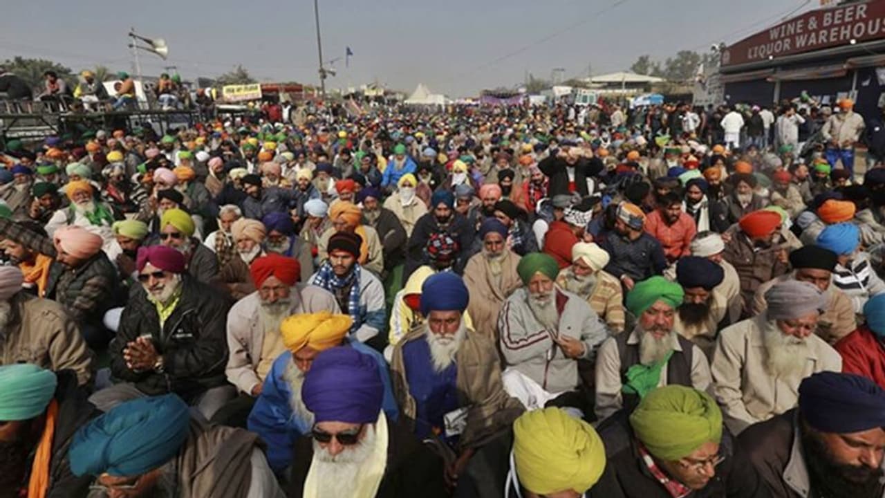 കർഷക സമരം 25ാം ദിവസത്തിലേക്ക്, നിലപാട് കടുപ്പിച്ച് കേന്ദ്രസർക്കാരും കർഷകരും കർഷക സമരം 25ാം ദിവസത്തിലേക്ക്, നിലപാട് കടുപ്പിച്ച് കേന്ദ്രസർക്കാരും കർഷകരും