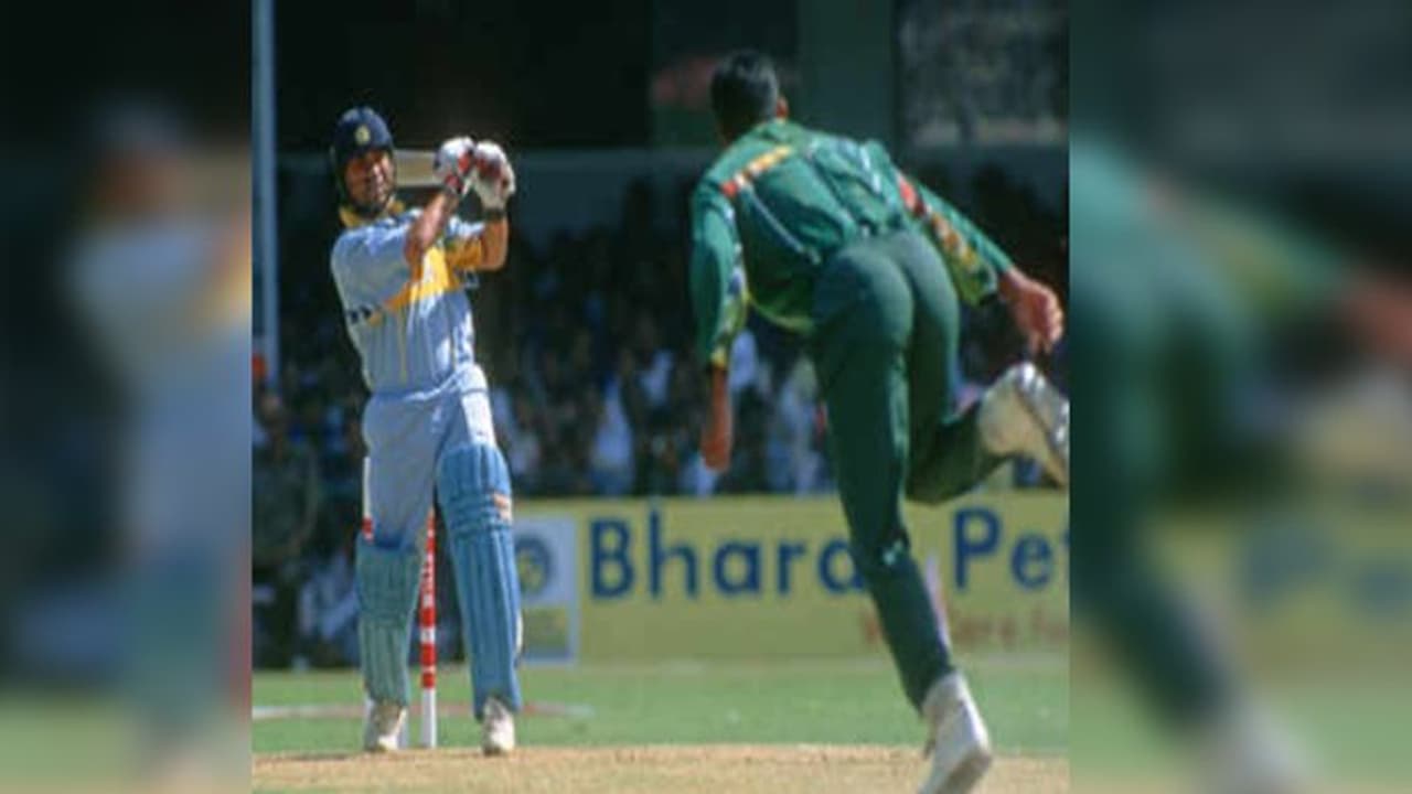 ఆ రోజు సచిన్ కొట్టిన షాట్ తగిలి ఉంటే చచ్చిపోయేవాడిని... ఆ రోజంతా సారీ చెప్పిన టెండూల్కర్... ఆ రోజు సచిన్ కొట్టిన షాట్ తగిలి ఉంటే చచ్చిపోయేవాడిని... ఆ రోజంతా సారీ చెప్పిన టెండూల్కర్...