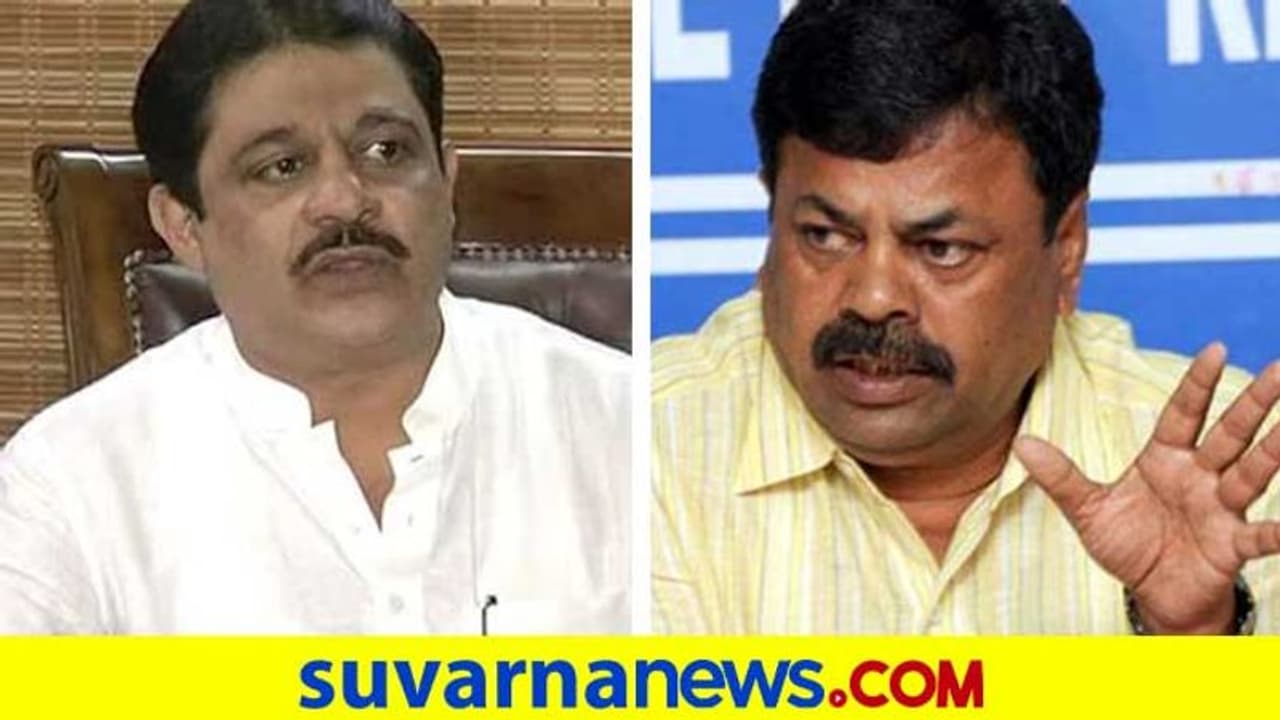 ಹುಬ್ಬಳ್ಳಿ ಗಲಭೆಕೋರರಿಗೆ ಜಮೀರ್ ಬಾಸು ಕಾಸು, ರೇಣುಕಾಚಾರ್ಯ ಬುಸ್..ಬುಸ್.. ಹುಬ್ಬಳ್ಳಿ ಗಲಭೆಕೋರರಿಗೆ ಜಮೀರ್ ಬಾಸು ಕಾಸು, ರೇಣುಕಾಚಾರ್ಯ ಬುಸ್..ಬುಸ್..