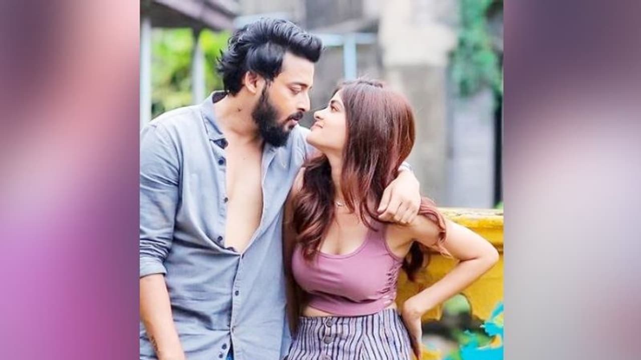 শার্টের বোতাম খোলা অবস্থায় সৌরভের Hotness, ঘনিষ্ঠ আলিঙ্গনে অভিনেতার সঙ্গে মত্ত মধুমিতা শার্টের বোতাম খোলা অবস্থায় সৌরভের Hotness, ঘনিষ্ঠ আলিঙ্গনে অভিনেতার সঙ্গে মত্ত মধুমিতা