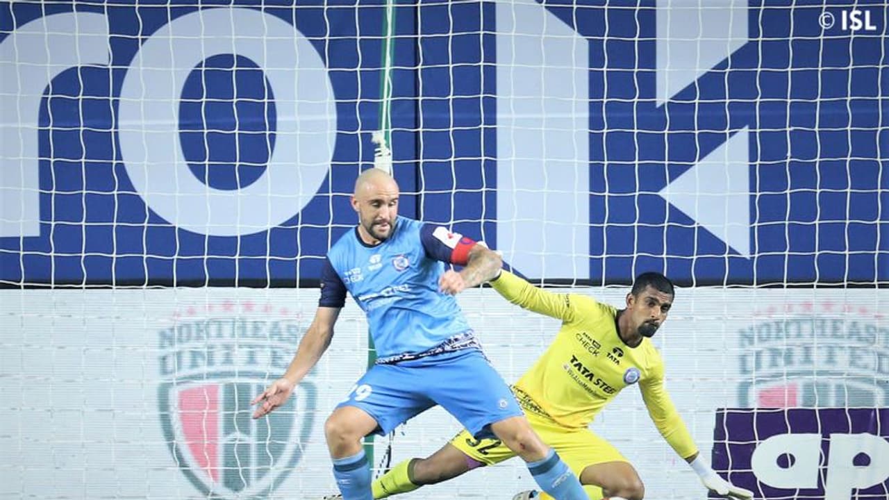 പ്രതിരോധത്തിന്‍റെ ഉരുക്കുകോട്ട കാത്ത പീറ്റര്‍ ഹാര്‍ട്ട്‌ലി കളിയിലെ താരം