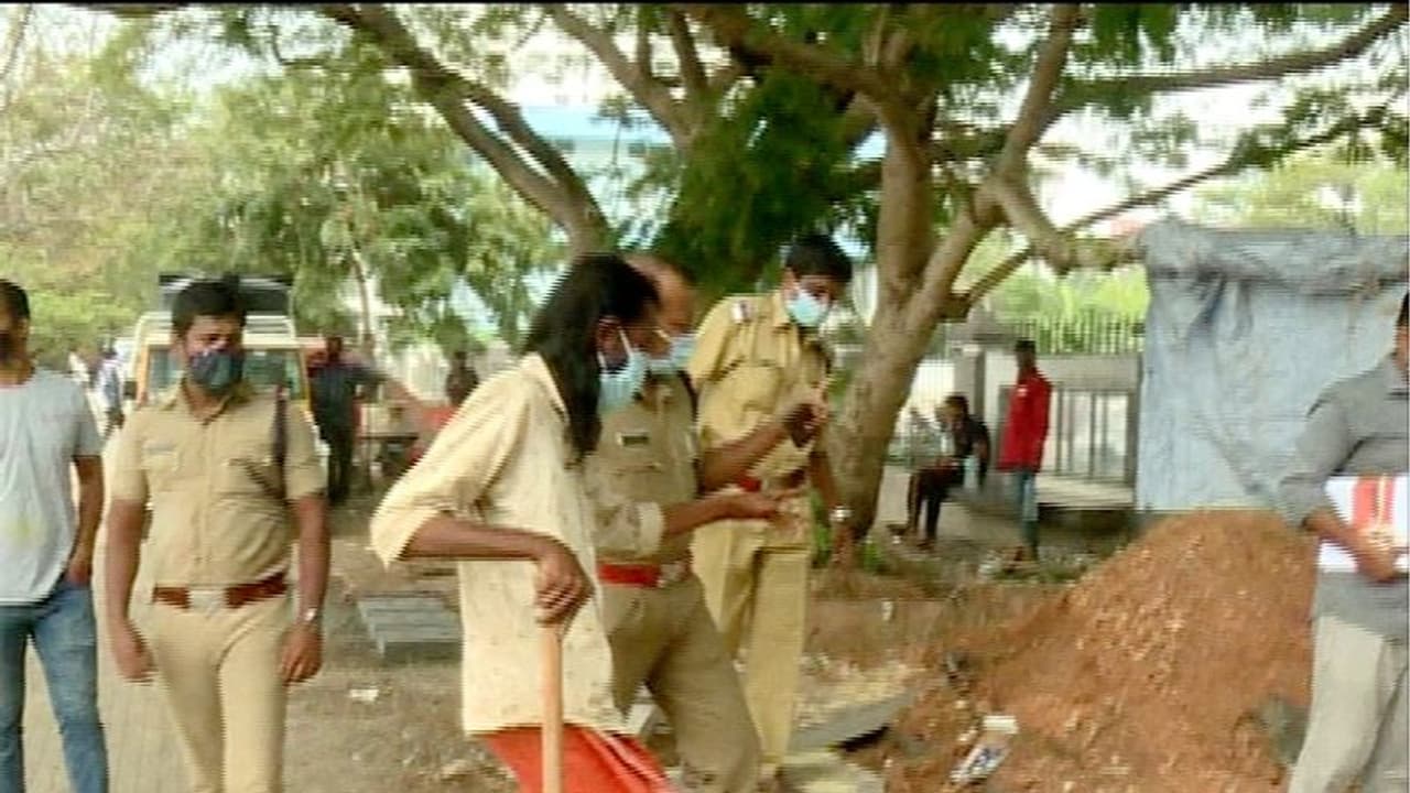 മറൈൻ ഡ്രൈവിൽ കൊല്ലം സ്വദേശിയെ ചവിട്ടിക്കൊന്ന കേസിലെ പ്രതിയെ റിമാൻഡ് ചെയ്തു മറൈൻ ഡ്രൈവിൽ കൊല്ലം സ്വദേശിയെ ചവിട്ടിക്കൊന്ന കേസിലെ പ്രതിയെ റിമാൻഡ് ചെയ്തു